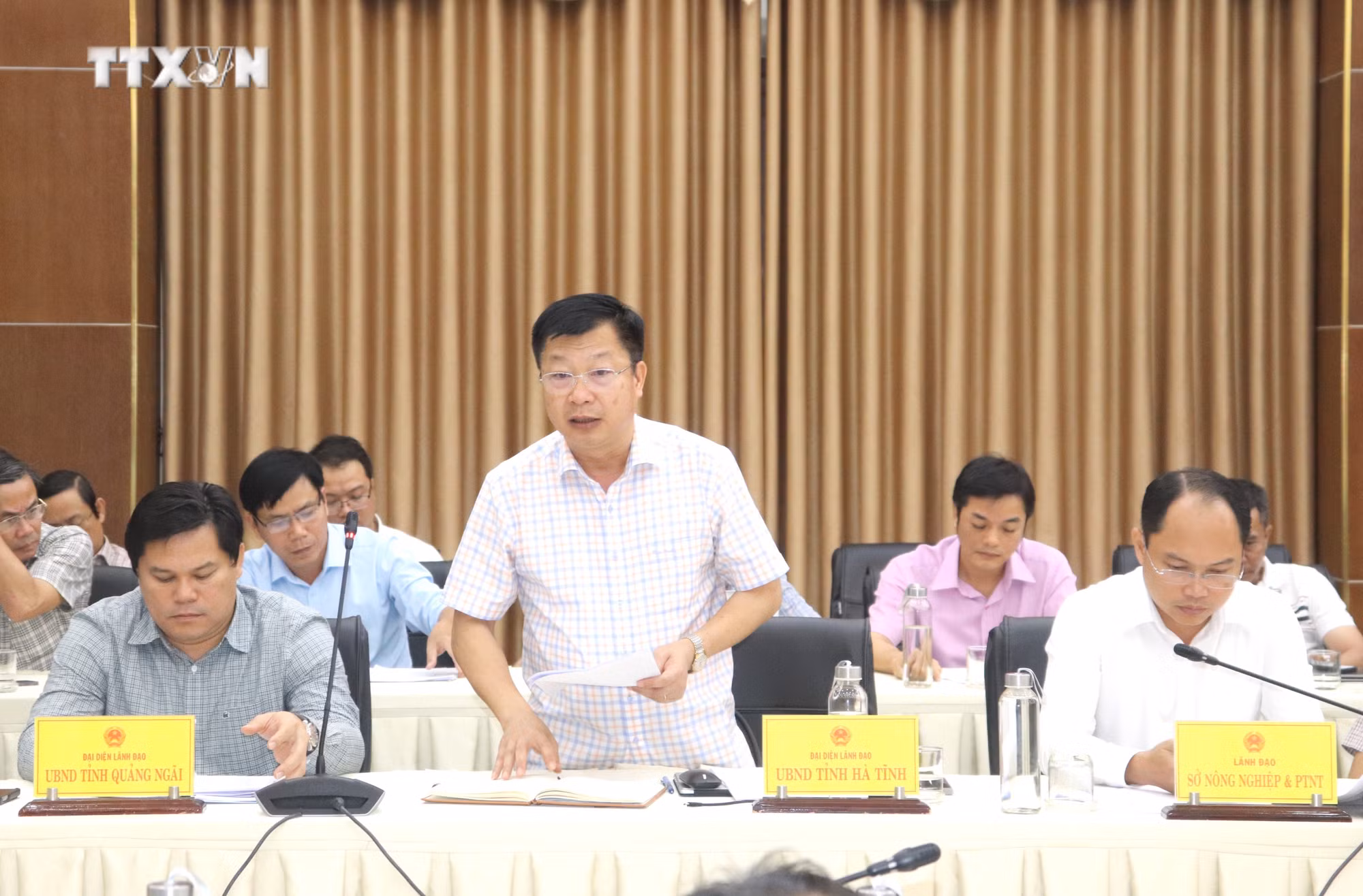 vna_potal_uy_ban_kinh_te_quoc_hoi_lam_viec_voi_cac_tinh_quang_binh_quang_tri_quang_ngai_ha_tinh__7378550.jpg