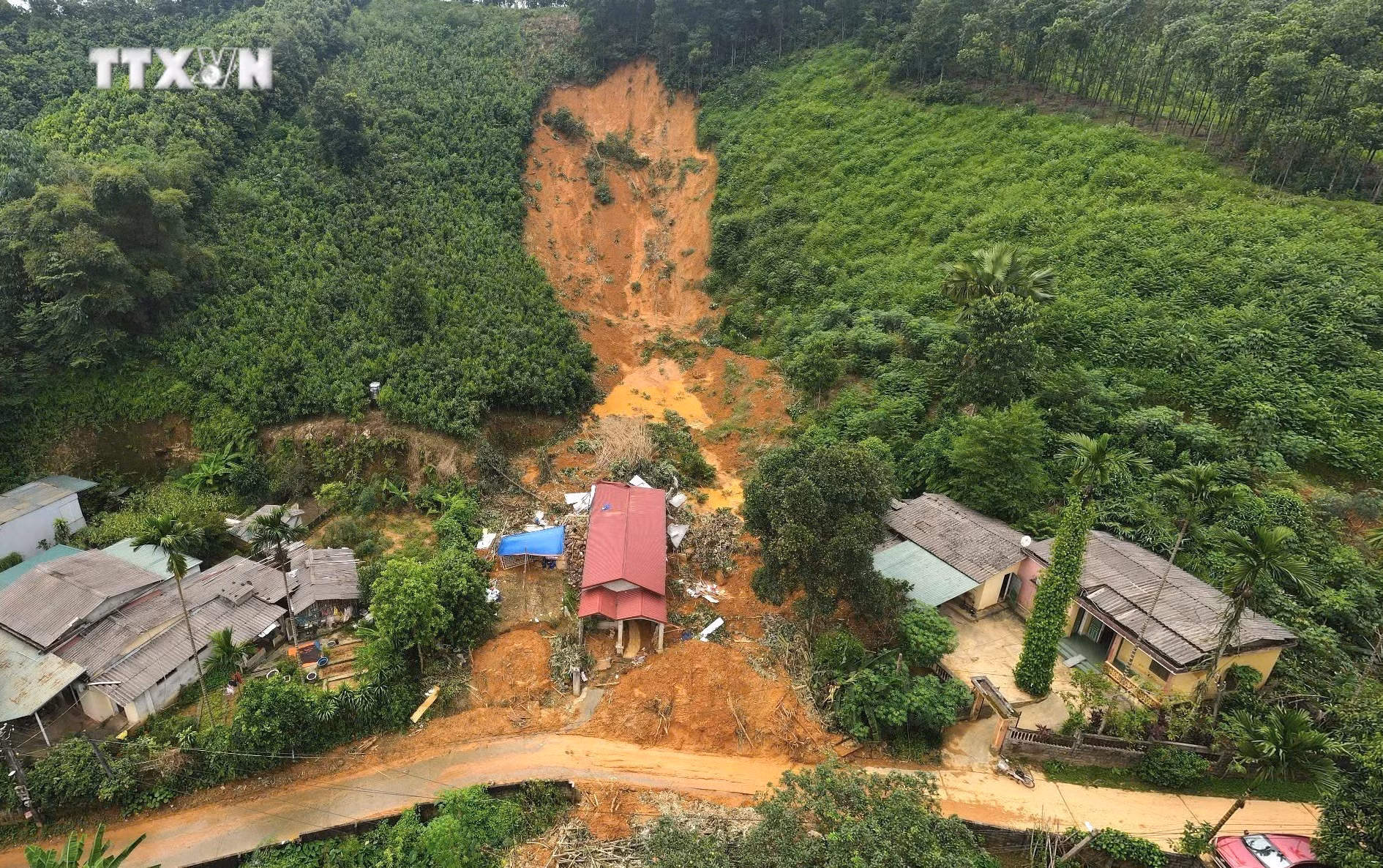 vna_potal_nguy_co_sat_lo_dat_nhieu_noi_tai_thanh_pho_yen_bai_7595909.jpg