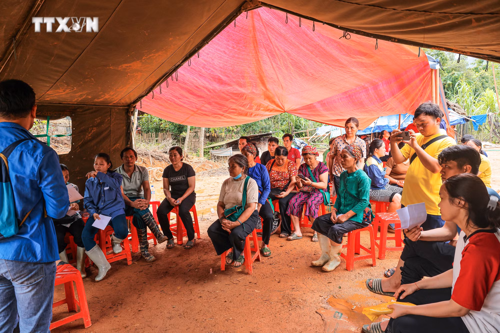 vna_potal_lao_cai_khan_truong_trien_khai_xay_dung_noi_o_tam_cho_nguoi_dan_thon_lang_nu_7600476.jpg