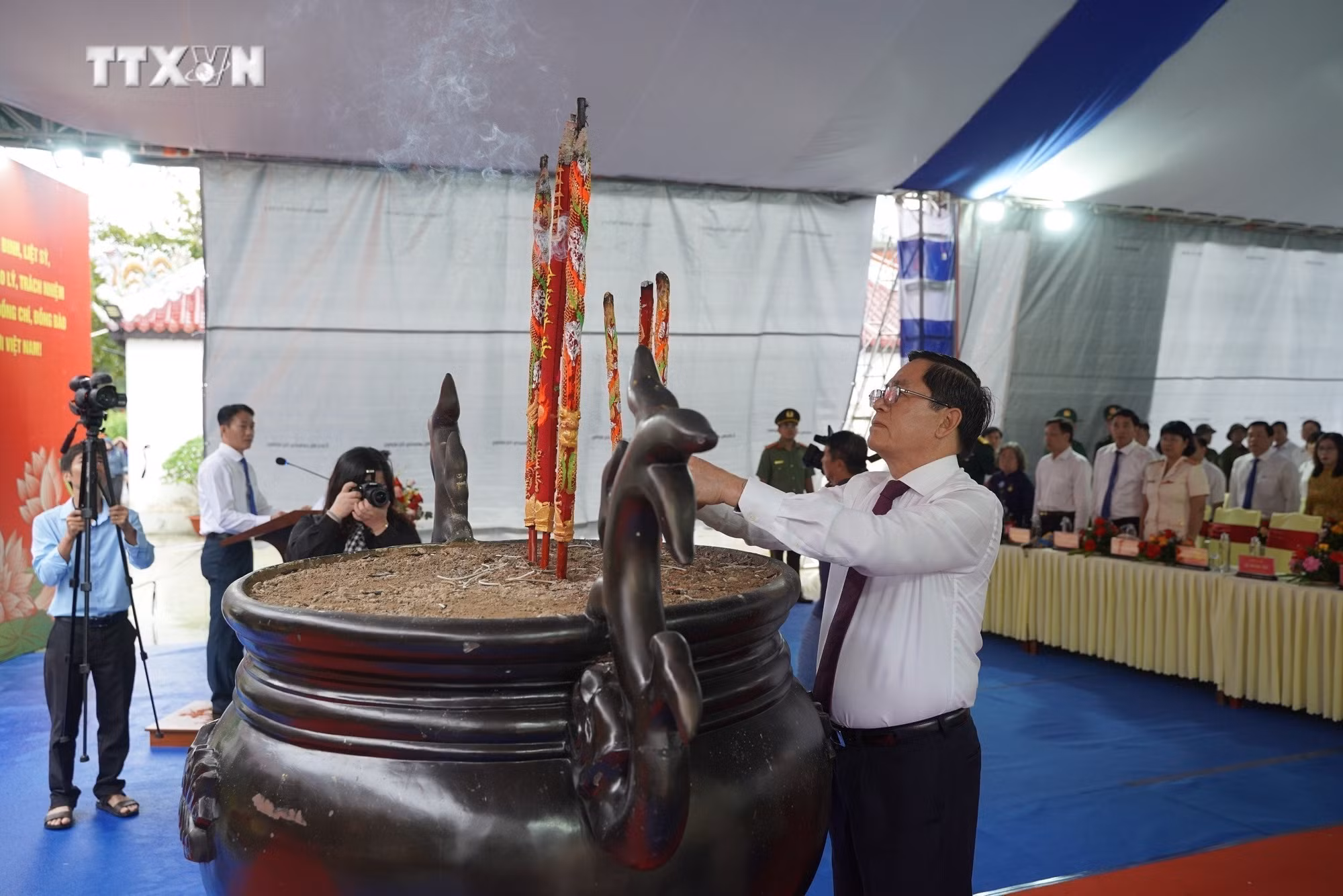 vna_potal_tri_an_cac_anh_hung_liet_si_tai_con_dao_7506715.jpg