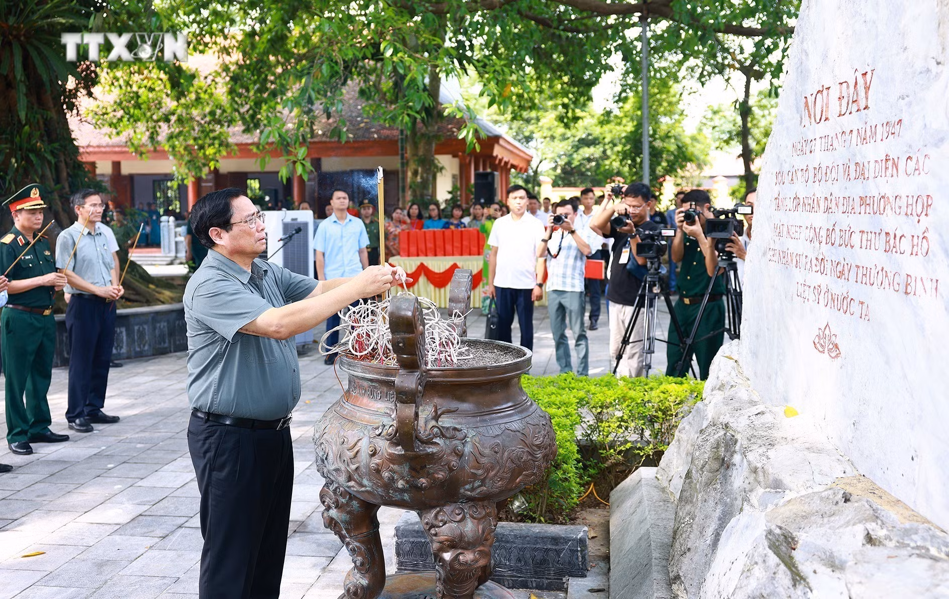 vna_potal_thu_tuong_tham_thuong_binh_gia_dinh_liet_si_tai_thai_nguyen_7506802.jpg