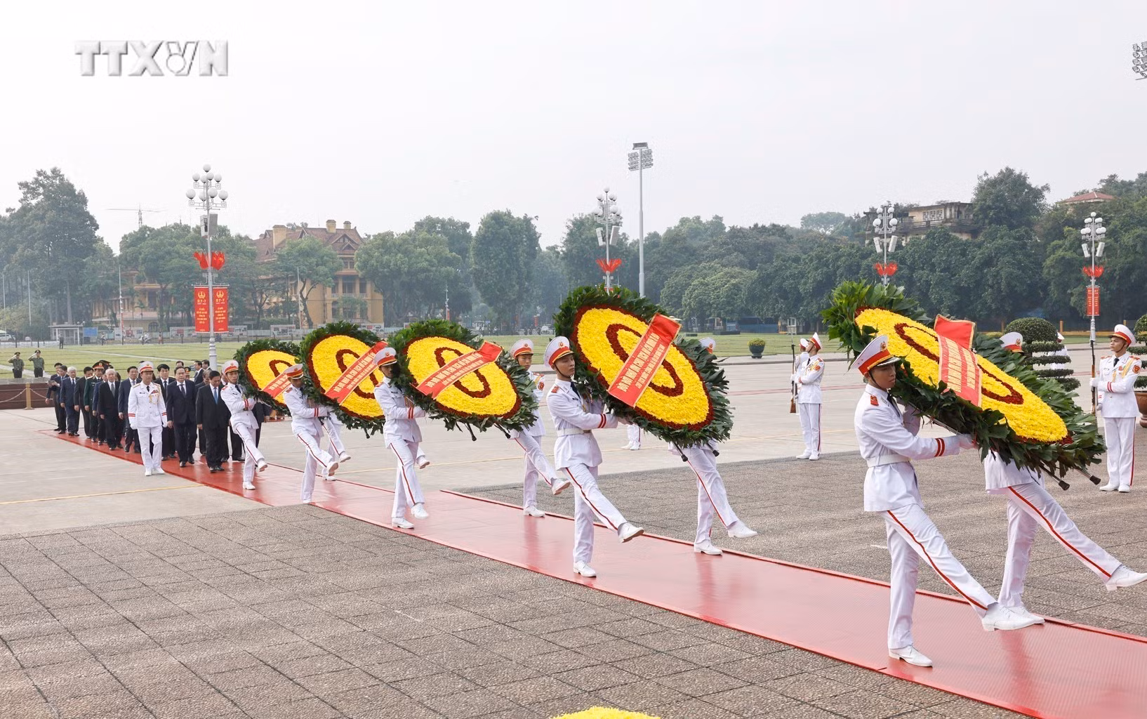 vna_potal_lanh_dao_dang_nha_nuoc_vieng_chu_tich_ho_chi_minh_va_cac_anh_hung_liet_si_27_7506323.jpg