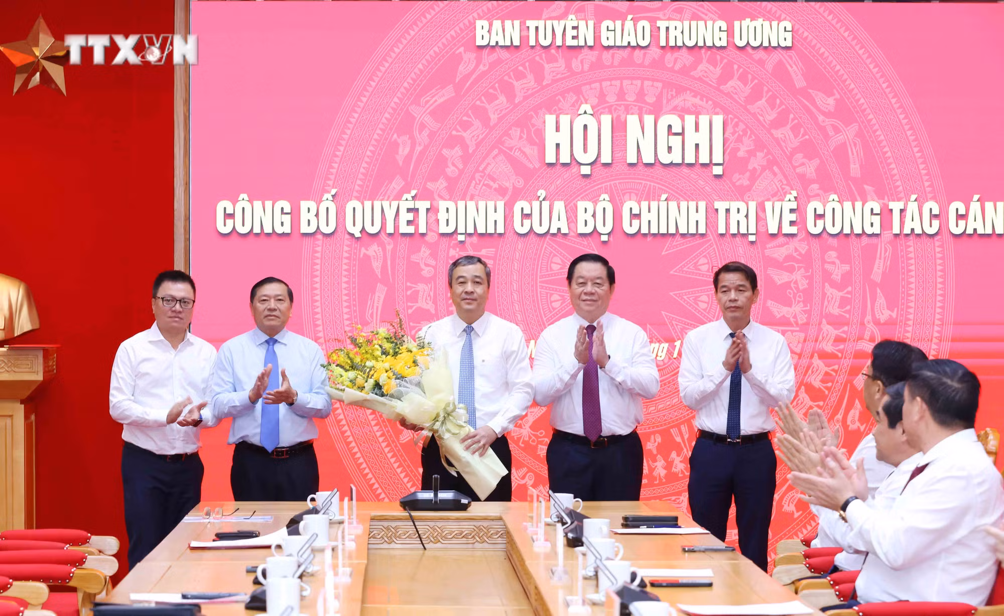 vna_potal_dong_chi_ngo_dong_hai_giu_chuc_pho_truong_ban_tuyen_giao_trung_uong_7718232.jpg