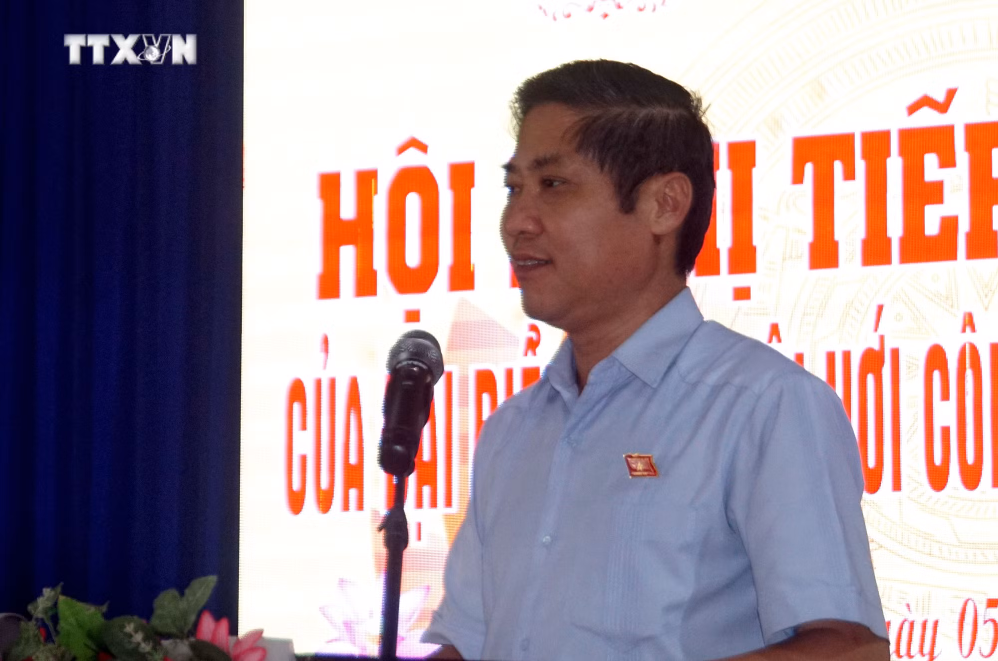 vna_potal_doan_dai_bieu_quoc_hoi_tinh_quang_nam_tiep_xuc_chuyen_de_voi_cu_tri_cong_nhan_lao_dong_7360519.jpg