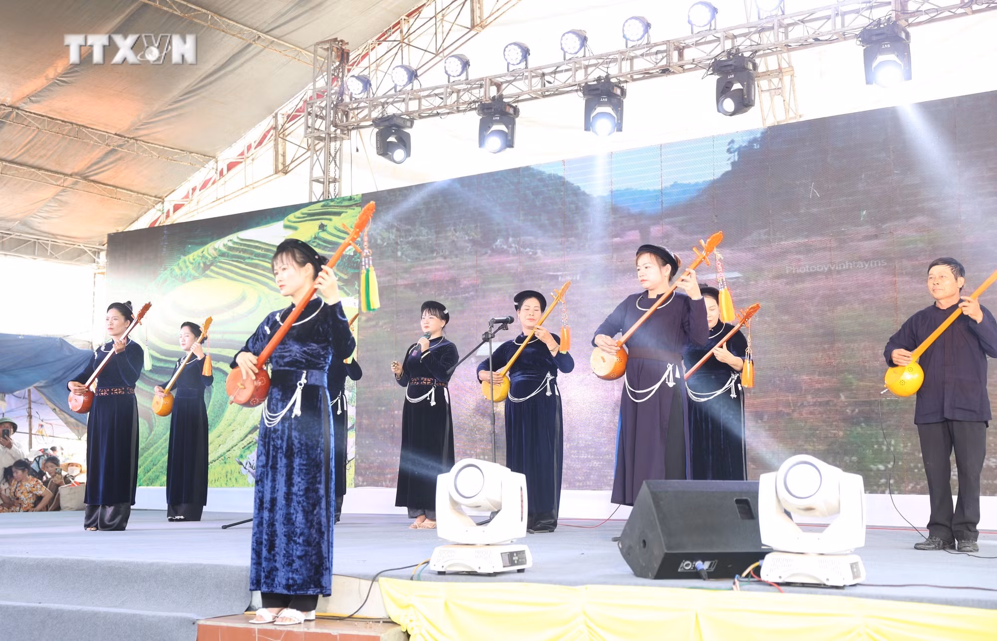 vna_potal_le_hoi_van_hoa_dan_gian_viet_bac_tren_cao_nguyen_dak_lak_7231995.jpg