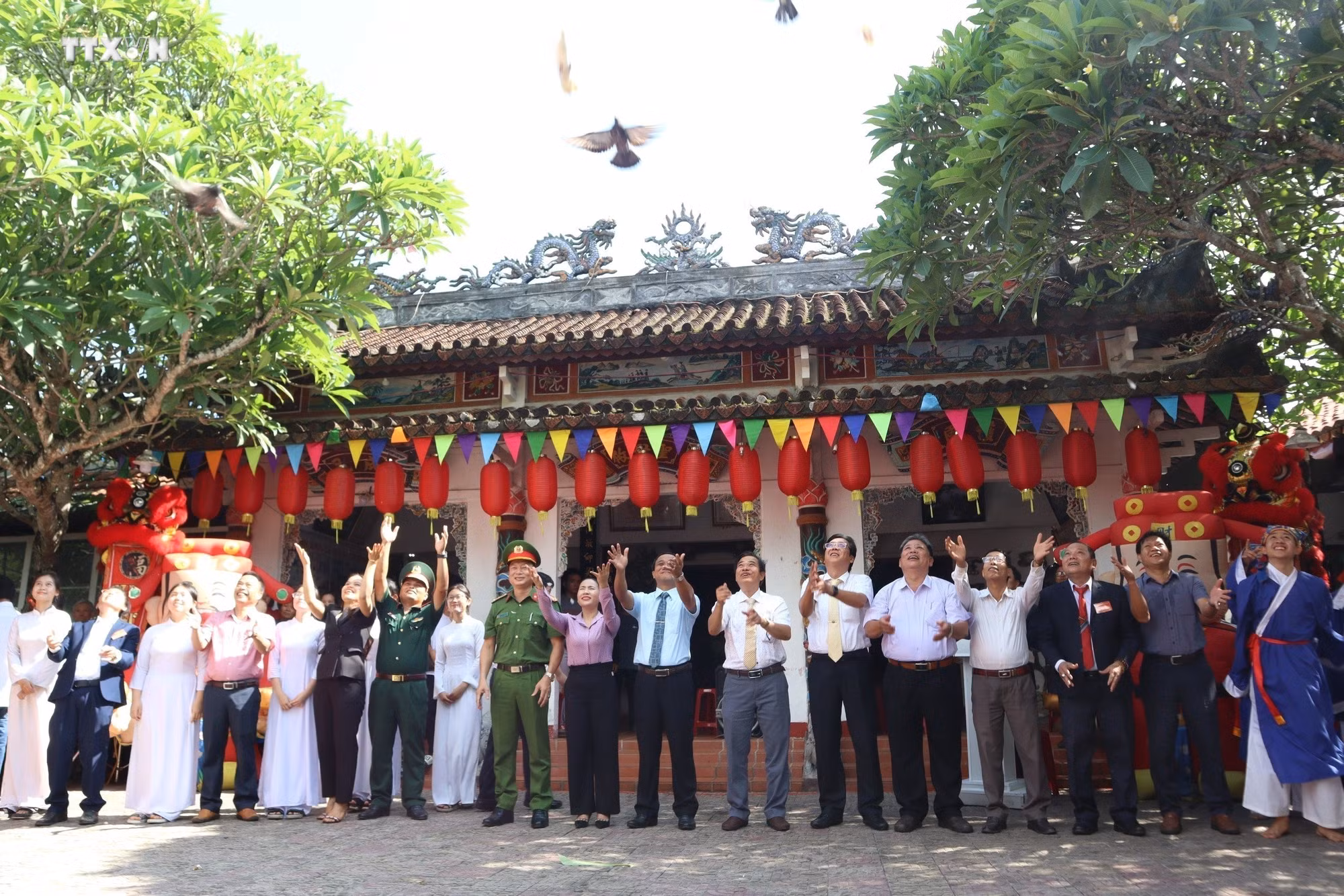 vna_potal_dac_sac_le_hoi_dien_truong_ba_quang_ngai_7391688.jpg