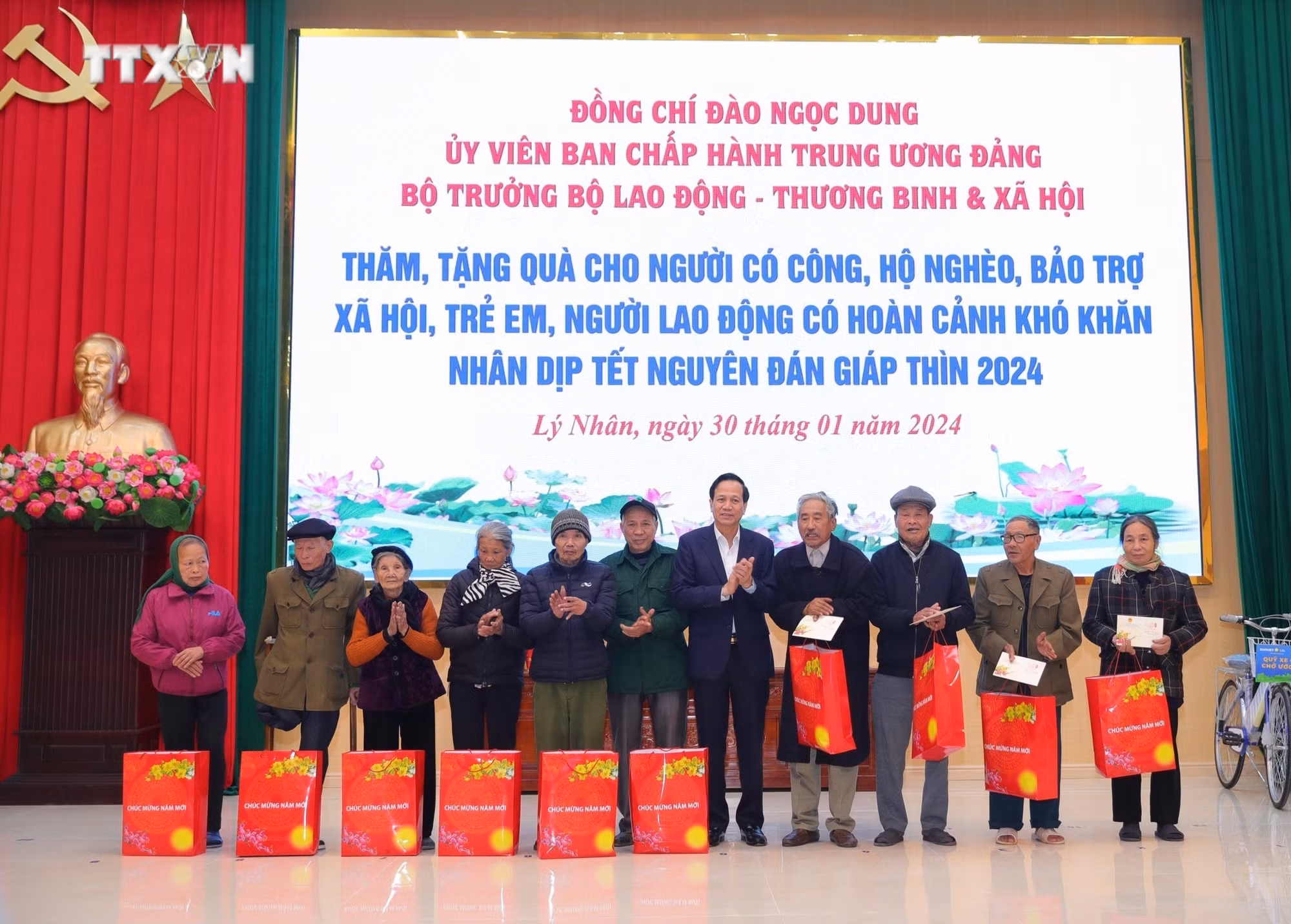 Gần 7,5 triệu lượt người lao động có hoàn cảnh khó khăn được hỗ trợ tiền Tết
