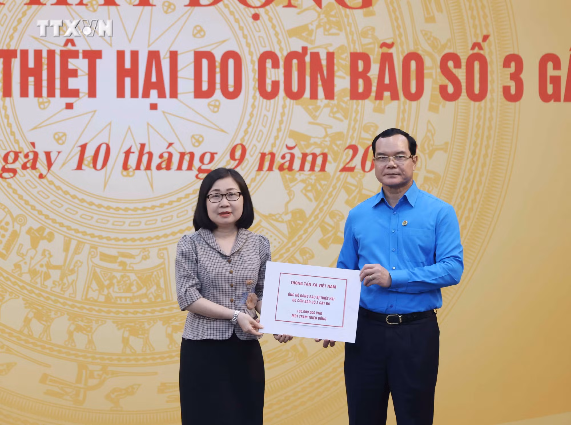 vna_potal_doan_chu_tich_uy_ban_trung_uong_mat_tran_to_quoc_viet_nam_to_chuc_le_phat_dong_ung_ho_dong_bao_bi_thiet_hai_do_con_bao_so_3_7586018.jpg