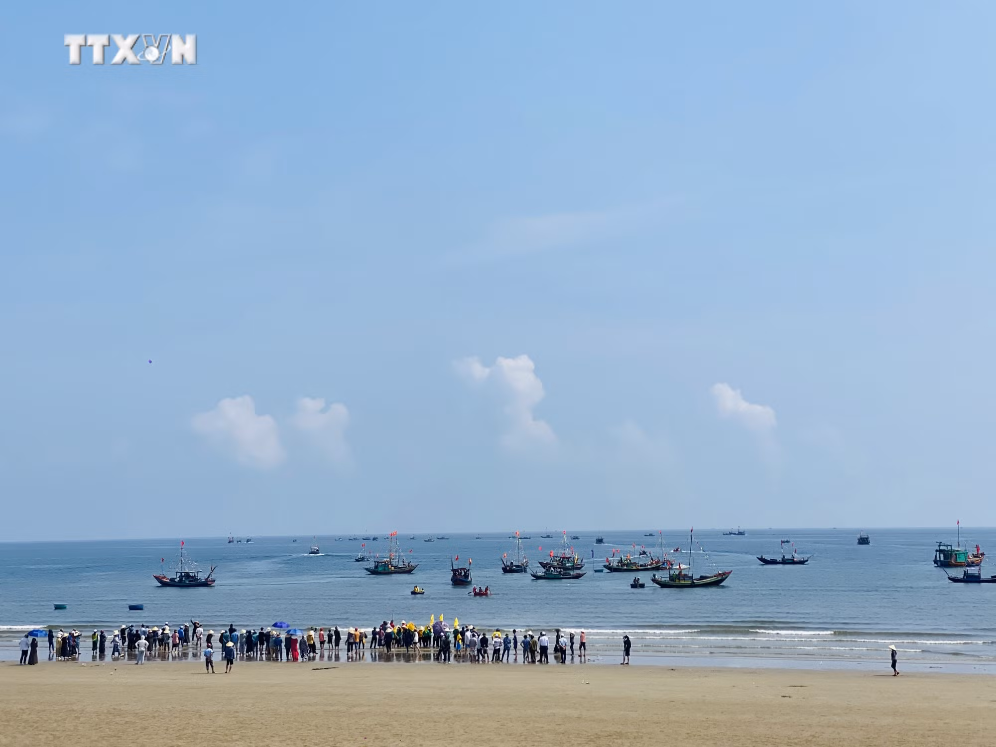 vna_potal_van_hoa_soi_duong_le_hoi_cau_ngu_nhuong_ban_thu_hut_du_khach_trai_nghiem__7376821.jpg