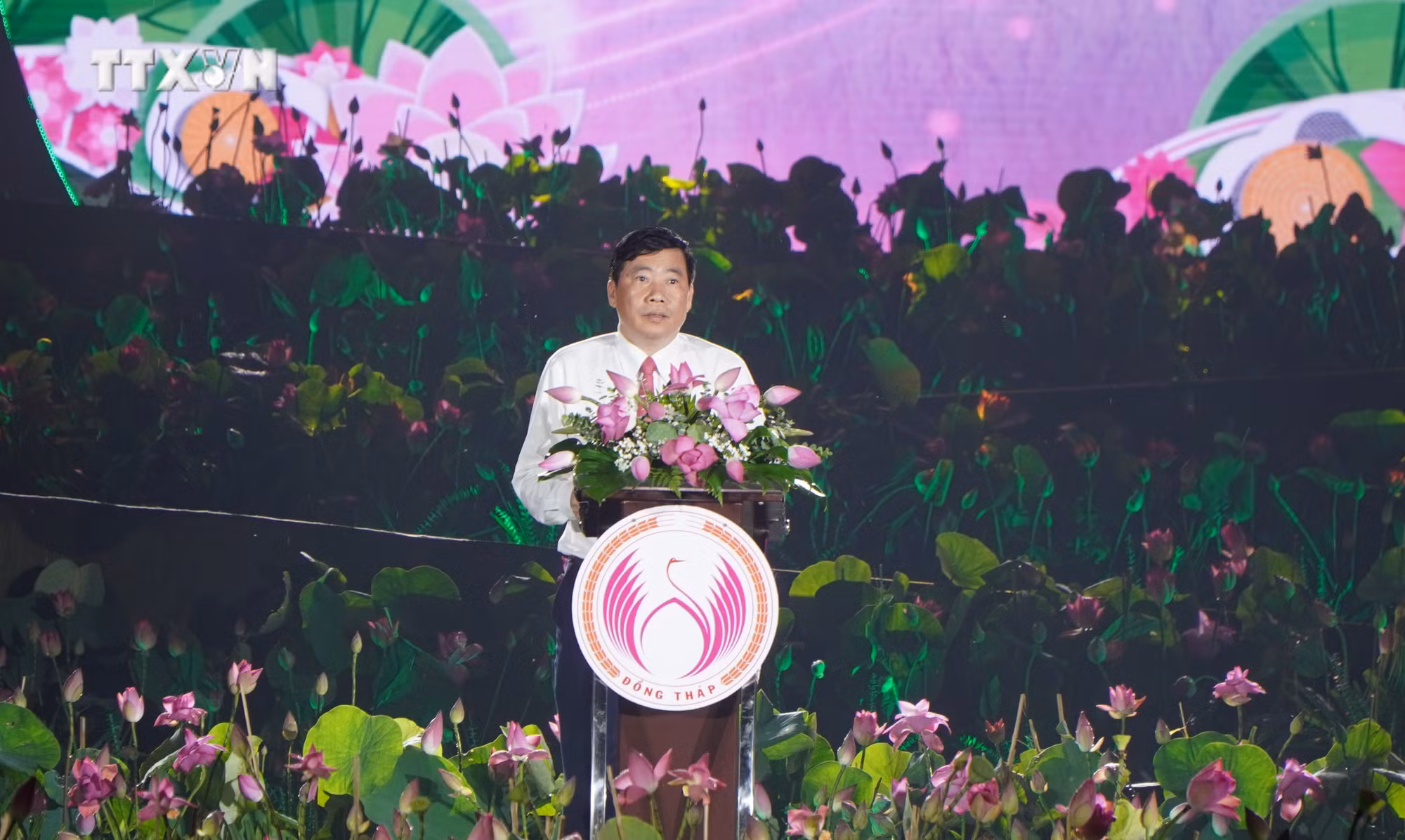 vna_potal_le_hoi_sen_dong_thap_lan_thu_ii_7380215.jpg