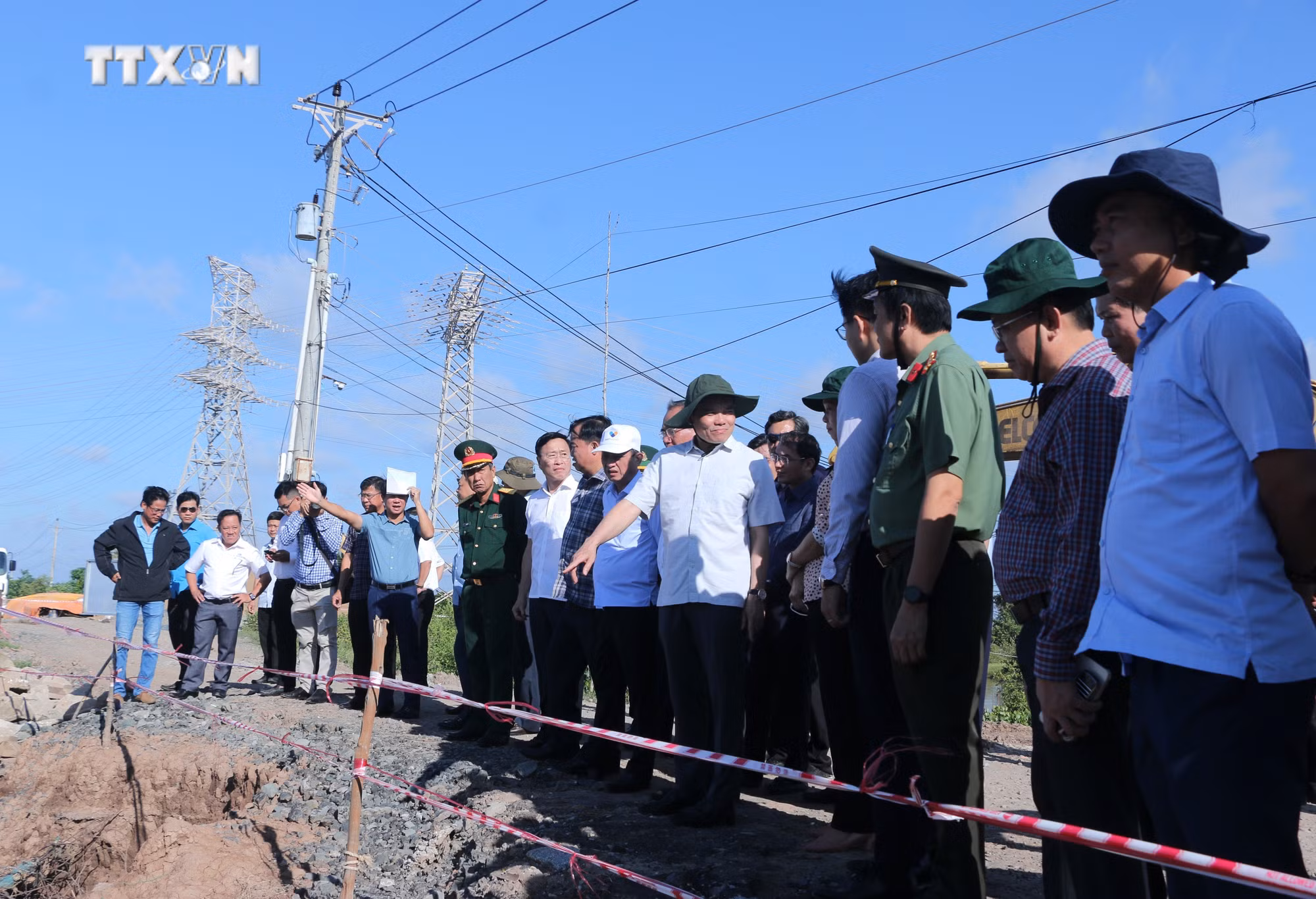 vna_potal_pho_thu_tuong_tran_luu_quang_lam_viec_voi_hai_tinh_bac_lieu_va_ca_mau_ve_tinh_hinh_sat_lo_7532254.jpg