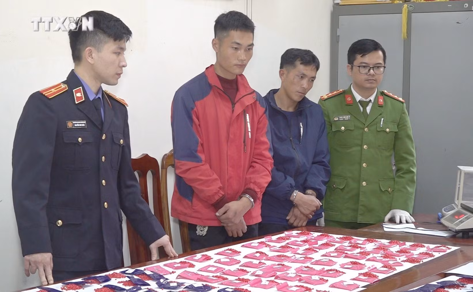 vna_potal_nghe_an_pha_thanh_cong_chuyen_an_bat_giu_2_doi_tuong_van_chuyen_trai_phep_hon_11kg_ma_tuy_7184611.jpg