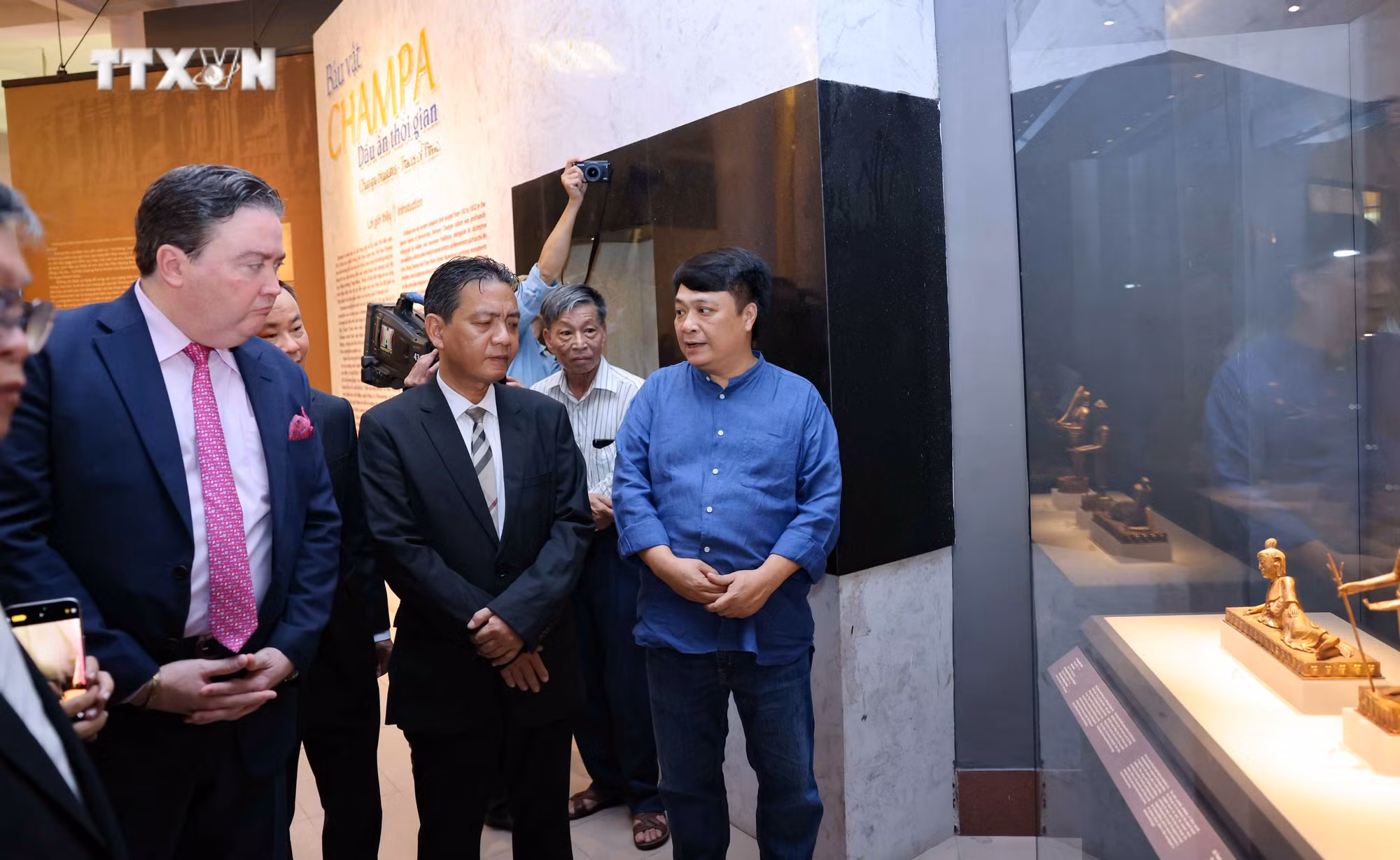 vna_potal_le_cong_bo_ket_qua_tiep_nhan_hoi_huong_tuong_dong_nu_than_durga_va_khai_mac_trung_bay_chuyen_de_bau_vat_champa_-_dau_an_thoi_gian_7561097.jpg