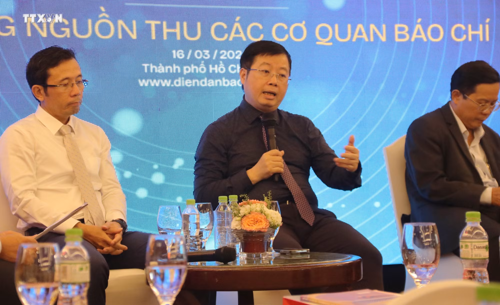 vna_potal_be_mac_dien_dan_bao_chi_toan_quoc_nam_2024_7274648.jpg