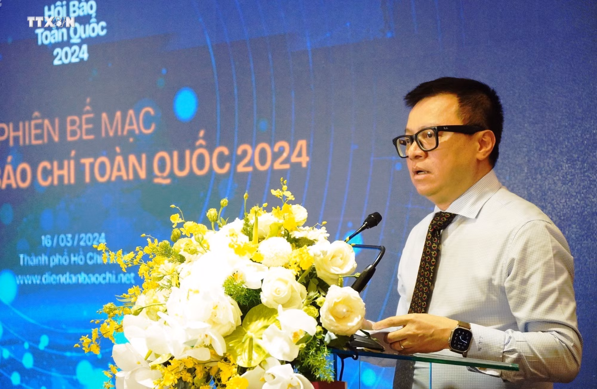 vna_potal_be_mac_dien_dan_bao_chi_toan_quoc_nam_2024_7274652.jpg
