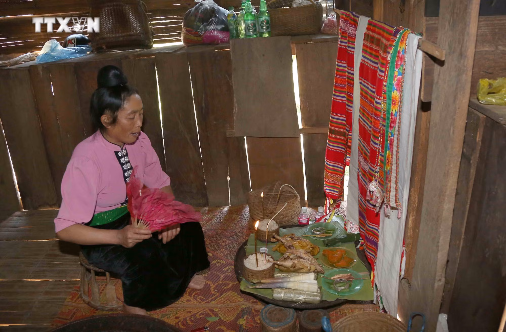 vna_potal_van_hoa_soi_duong_le_sa_tip_-_net_van_hoa_doc_dao_cua_dan_toc_xinh_mun_son_la_7271232.jpg