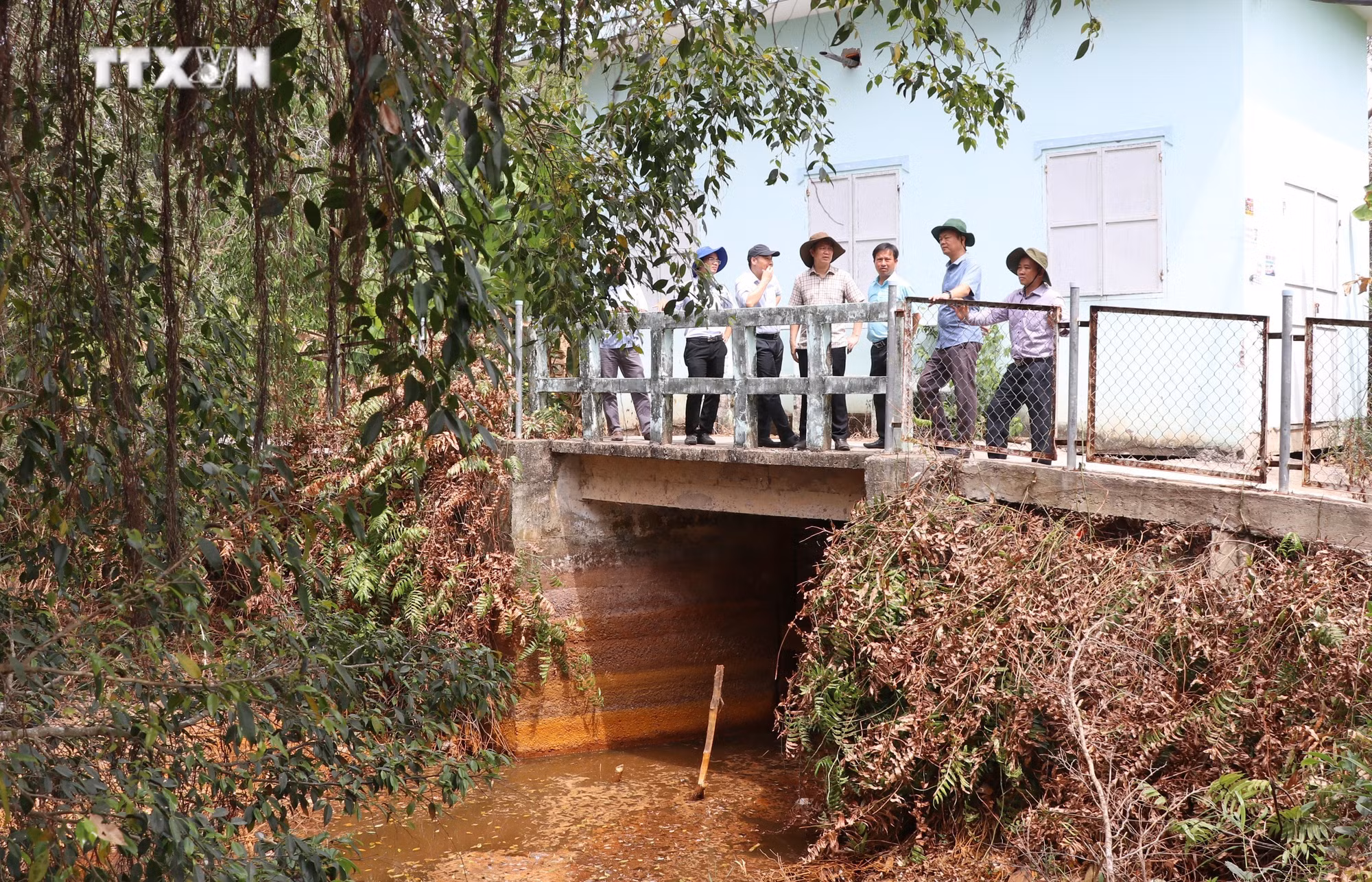 vna_potal_kiem_tra_cong_tac_ung_pho_truoc_tinh_trang_han_man_dang_dien_bien_gay_gat_tai_ca_mau_7271088.jpg