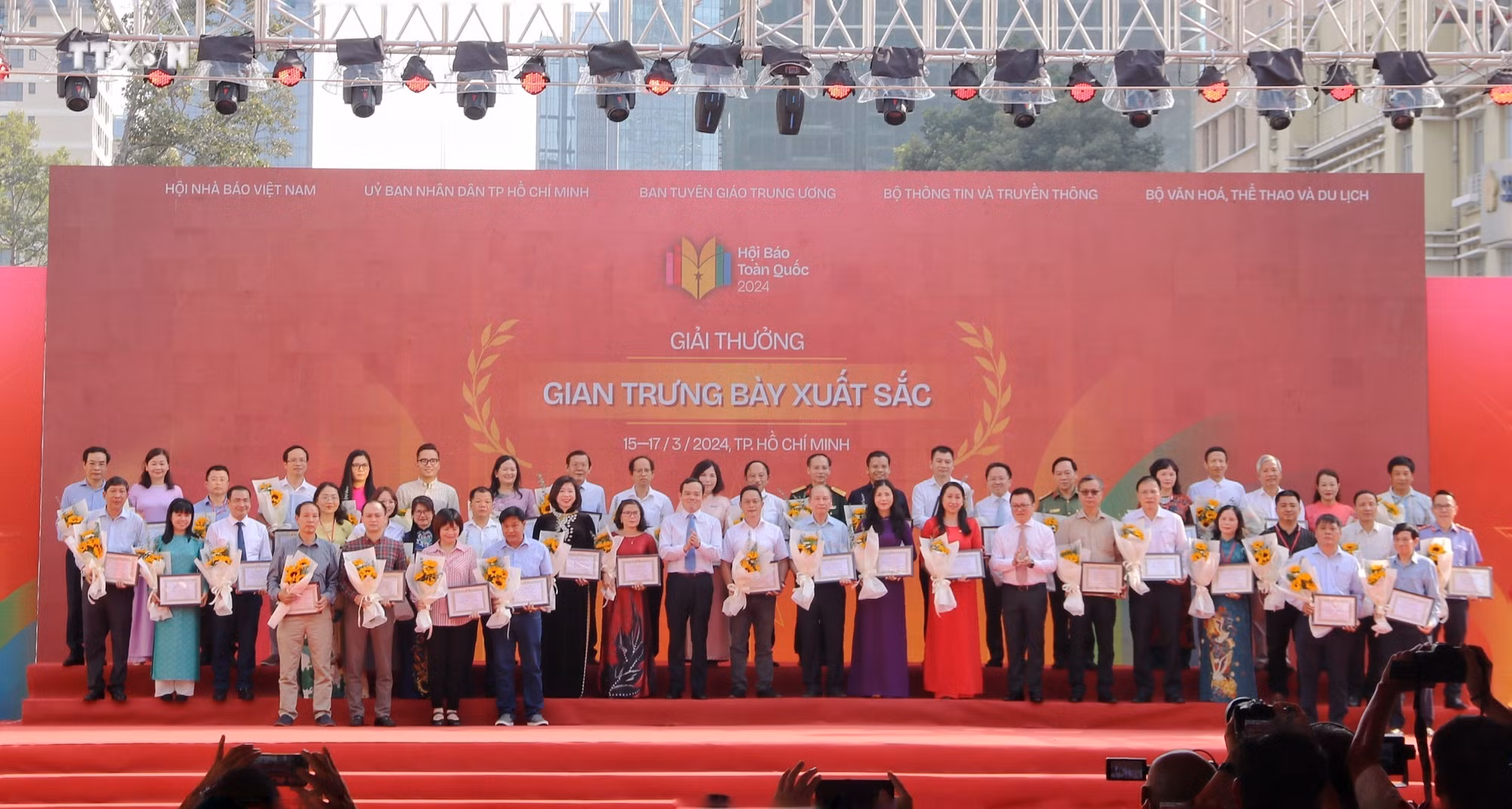 vna_potal_be_mac_hoi_bao_toan_quoc_nam_2024_7275147.jpg