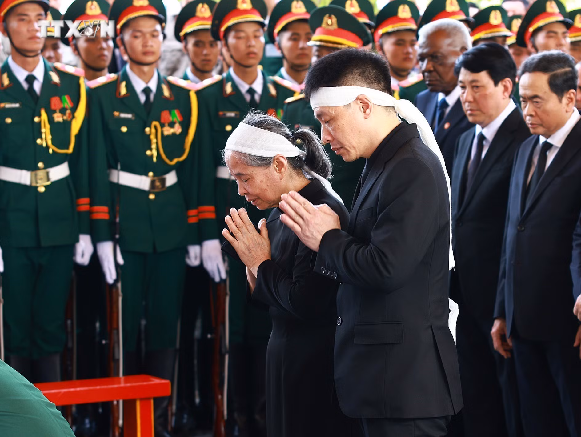 vna_potal_le_an_tang_tong_bi_thu_nguyen_phu_trong__7505286.jpg