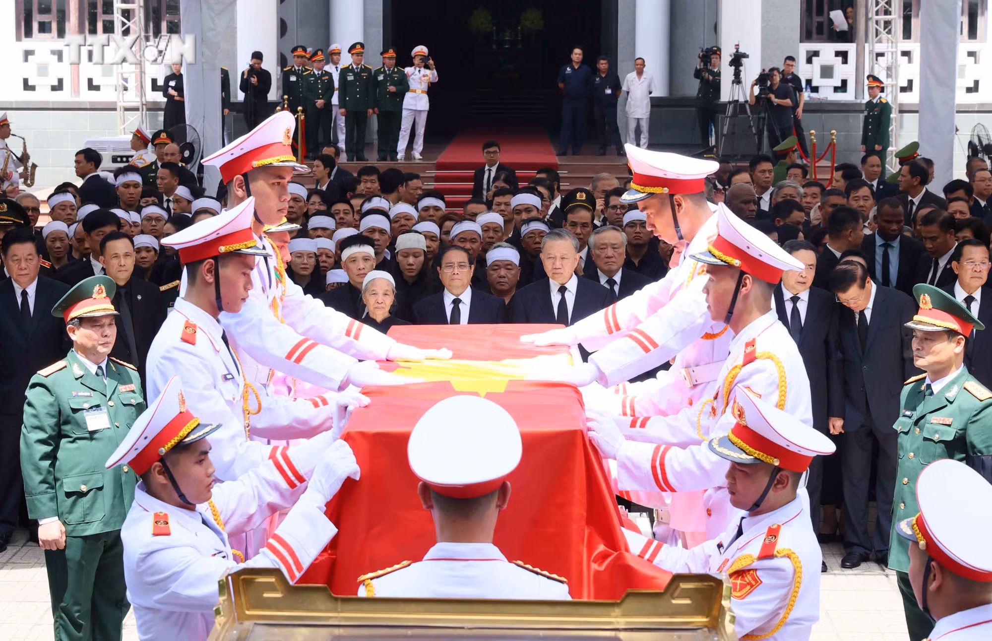 vna_potal_le_truy_dieu_va_dua_tang_tong_bi_thu_nguyen_phu_trong_7505000.jpg