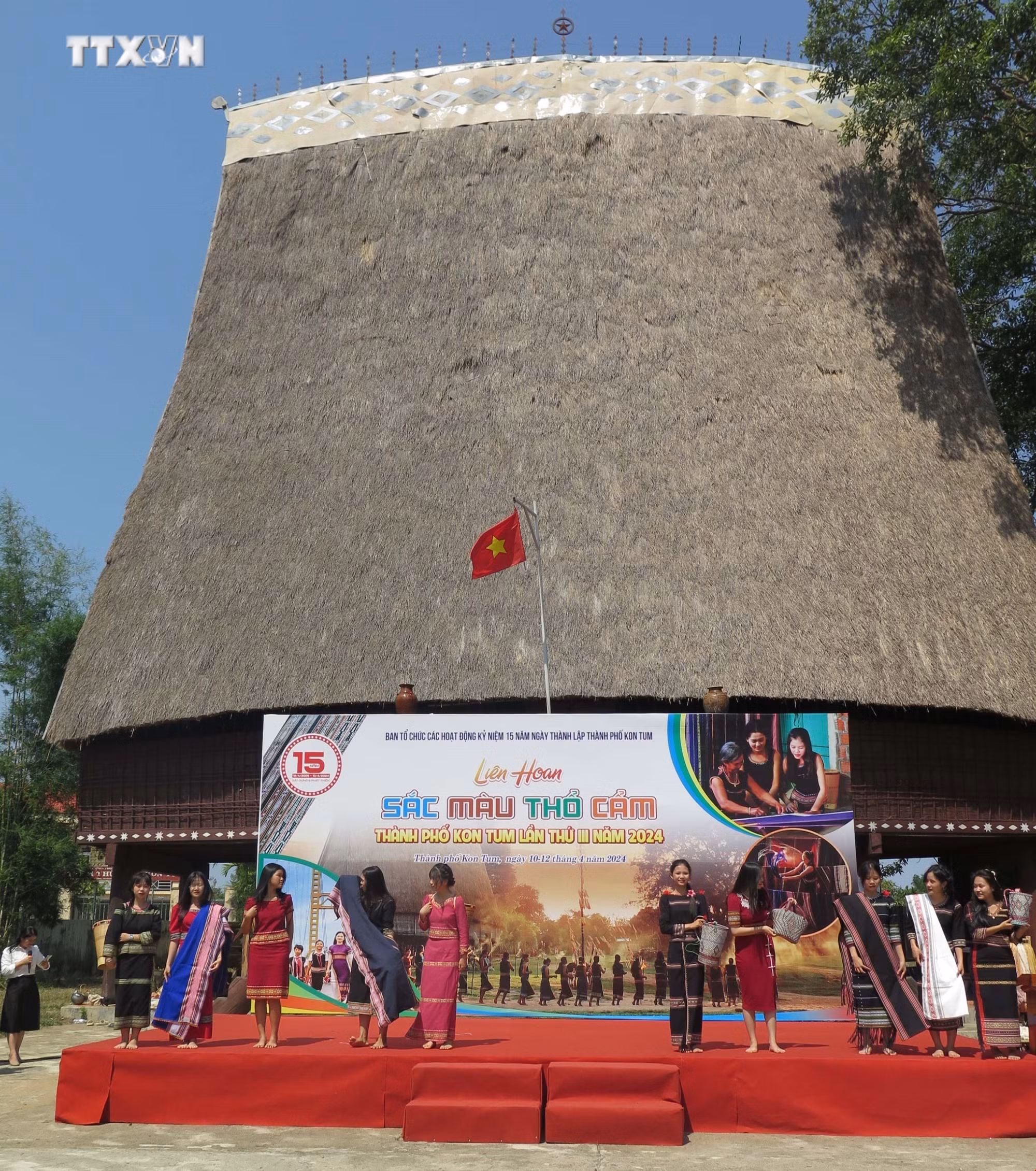 vna_potal_sac_mau_tho_cam_thanh_pho_kon_tum_7317482.jpg