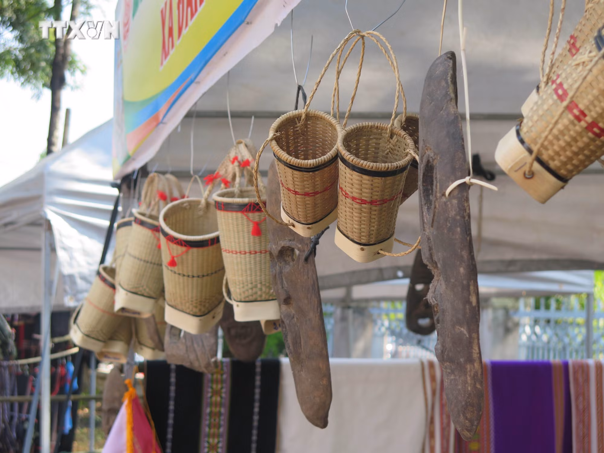 vna_potal_sac_mau_tho_cam_thanh_pho_kon_tum_7317489.jpg