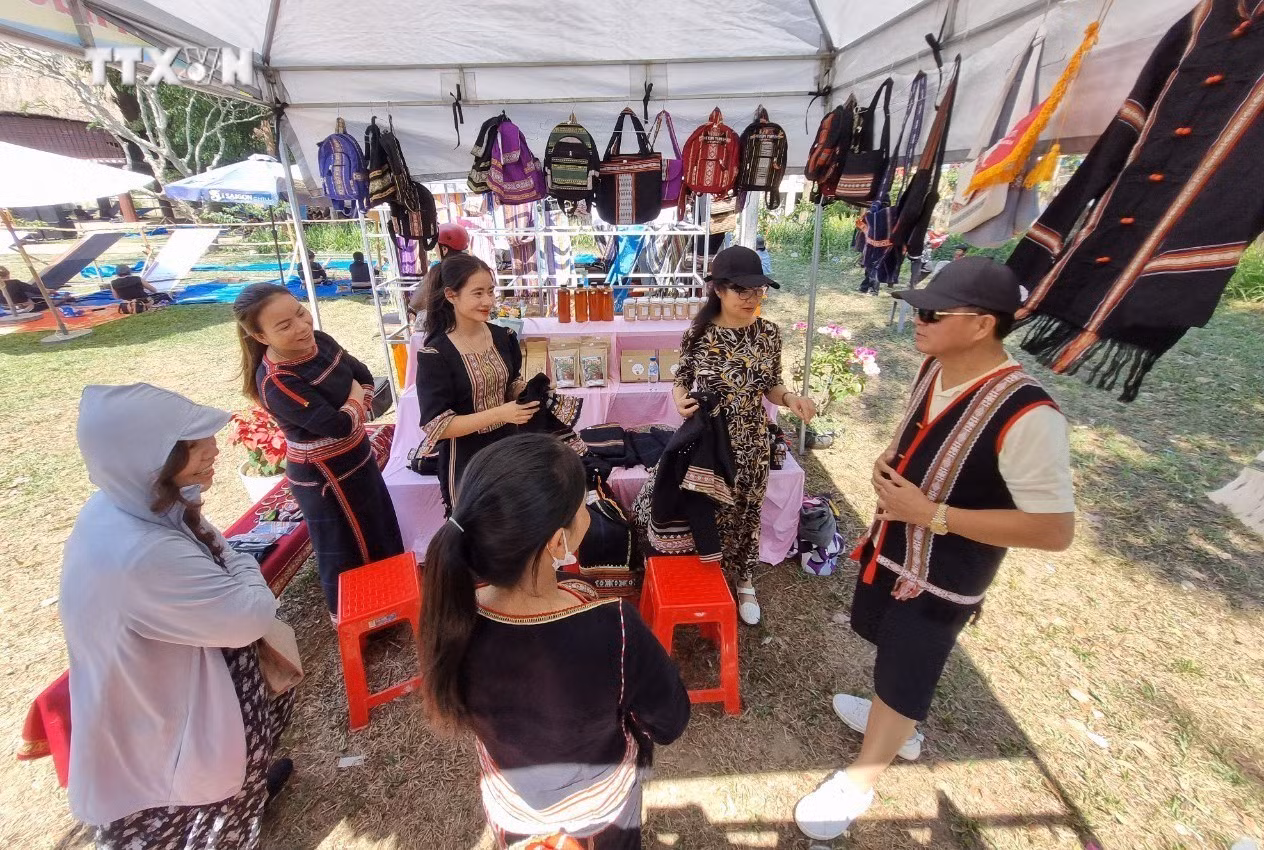 vna_potal_sac_mau_tho_cam_thanh_pho_kon_tum_7317491.jpg