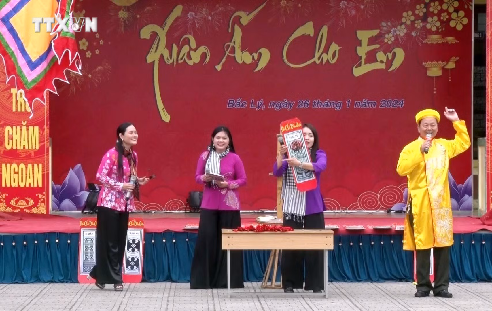 vna_potal_mang_nghe_thuat_bai_choi_vao_truong_hoc_o_quang_binh_7224588.jpg