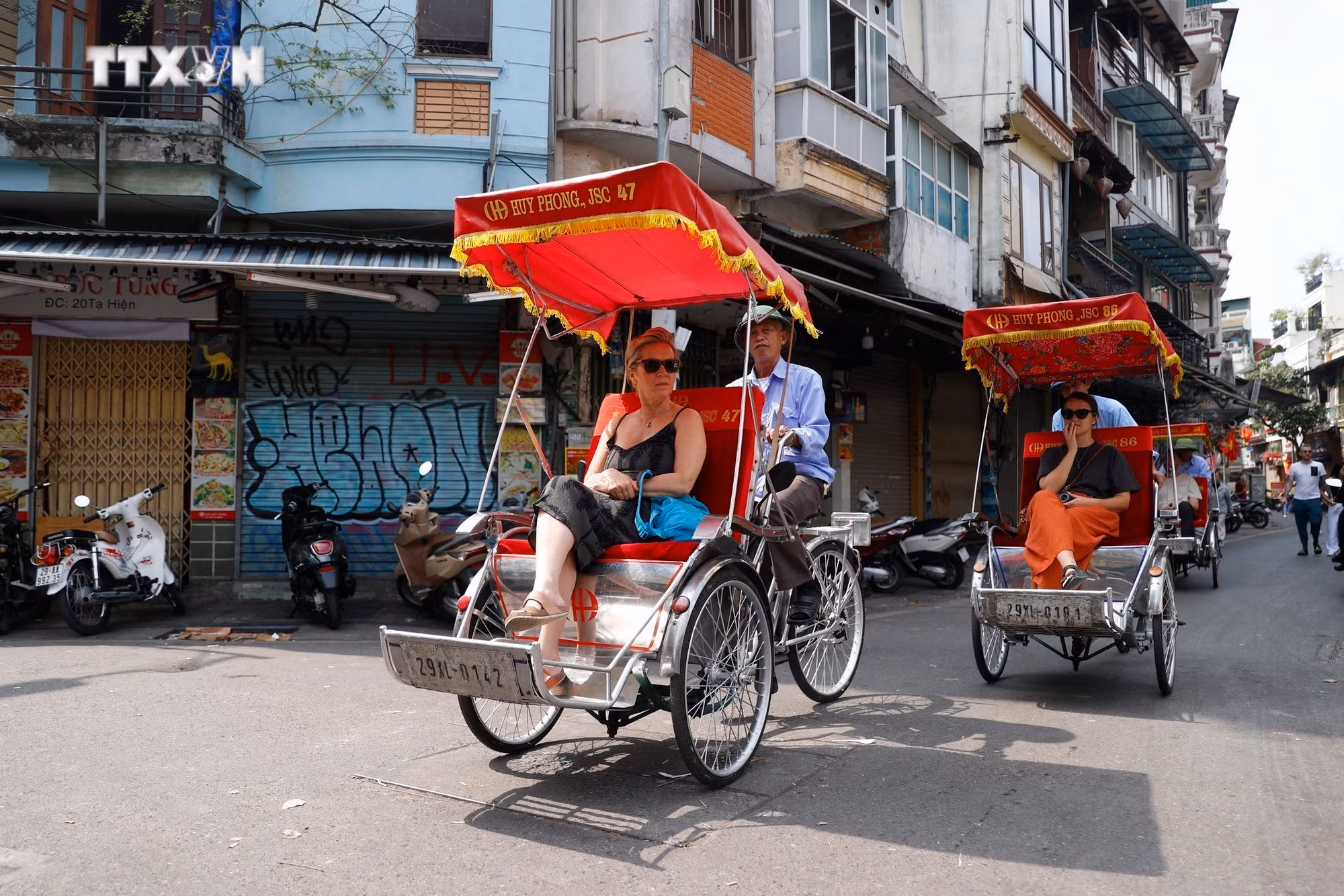 vna_potal_khach_quoc_te_den_ha_noi_tang_cao_trong_dip_tet_nguyen_dan_giap_thin_2024_7224019.jpg