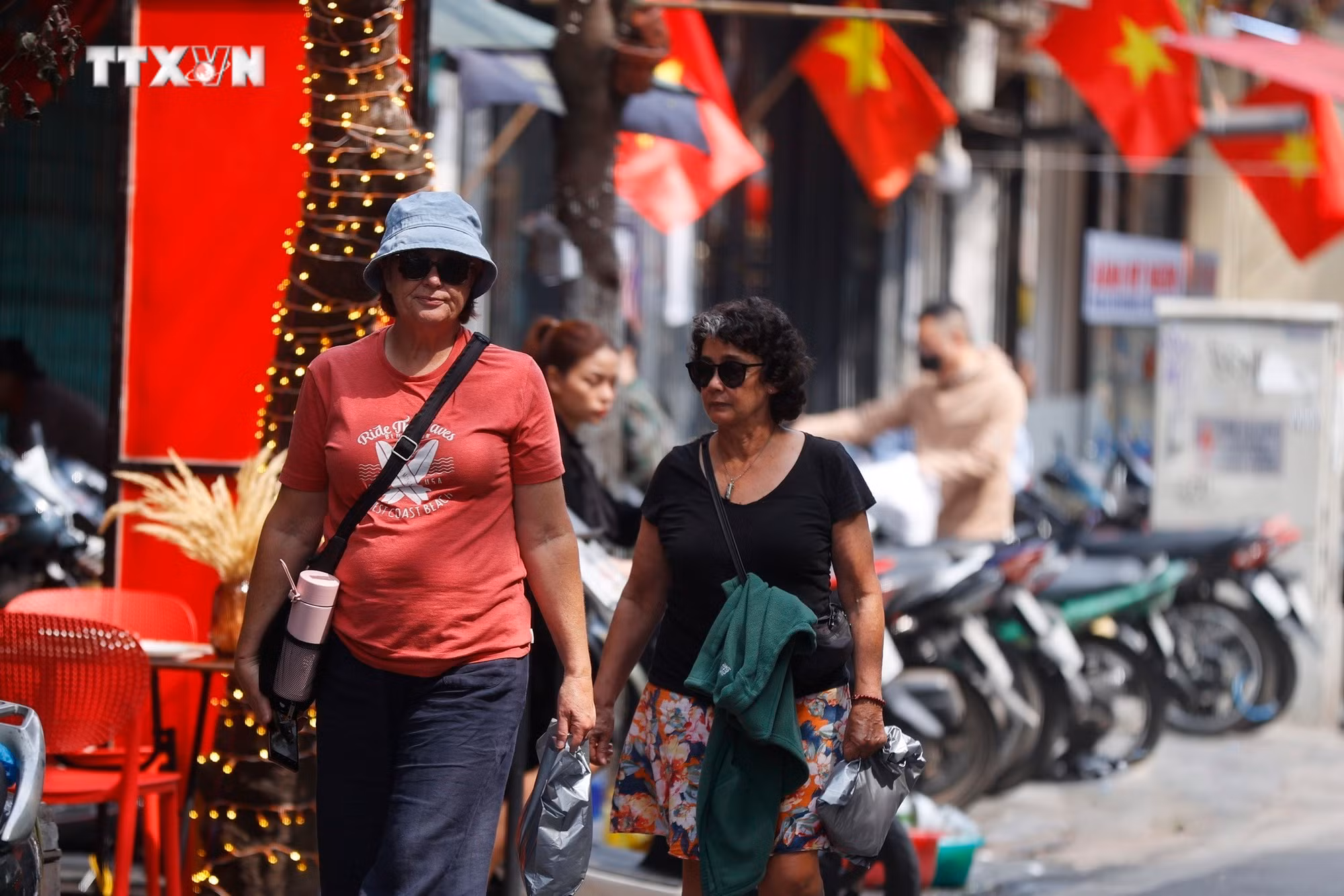 vna_potal_khach_quoc_te_den_ha_noi_tang_cao_trong_dip_tet_nguyen_dan_giap_thin_2024_7224009.jpg