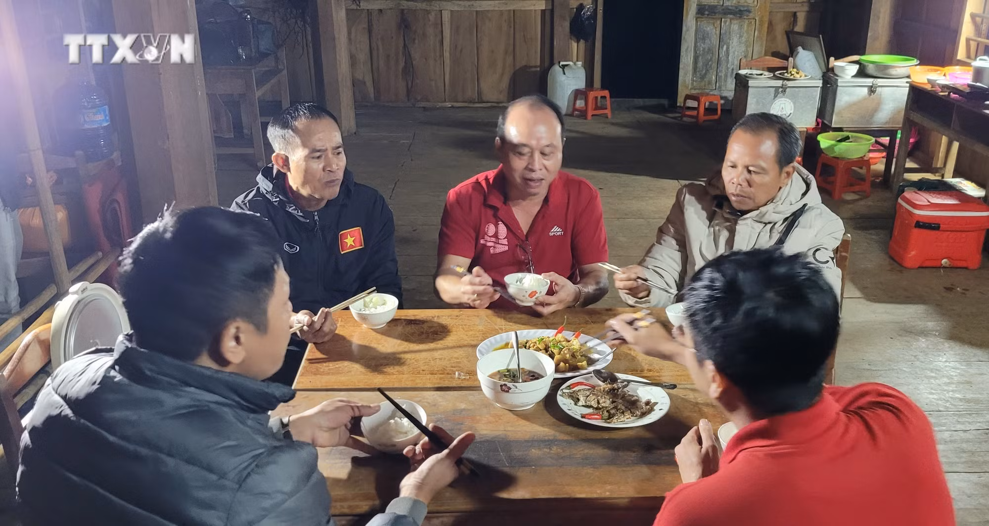 vna_potal_mang_van_hoa_tinh_than_den_voi_buon_lang_vung_sau_7223979.jpg