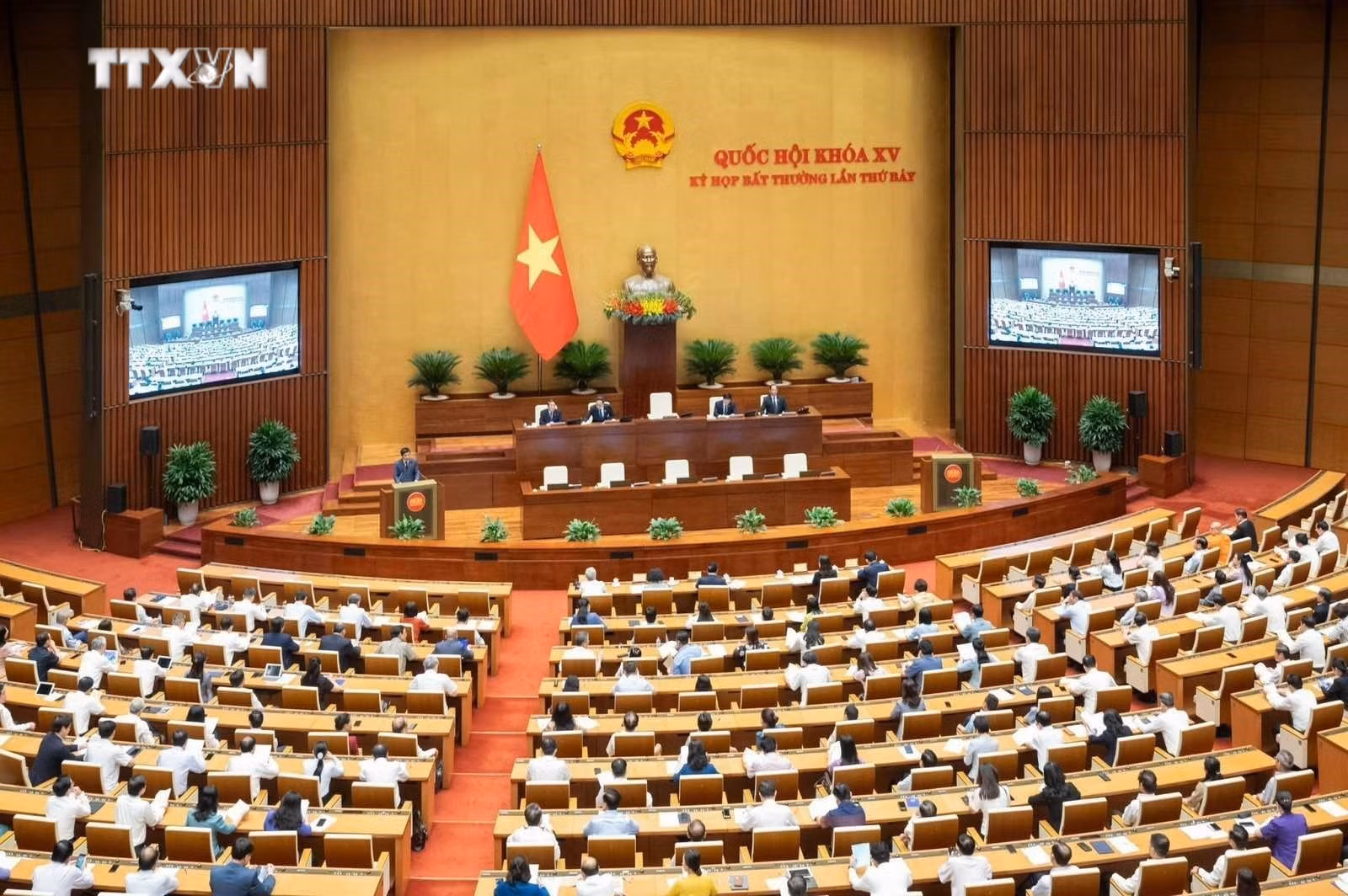 vna_potal_quoc_hoi_mien_nhiem_chuc_vu_chu_tich_quoc_hoi_doi_voi_ong_vuong_dinh_hue_7355546.jpg