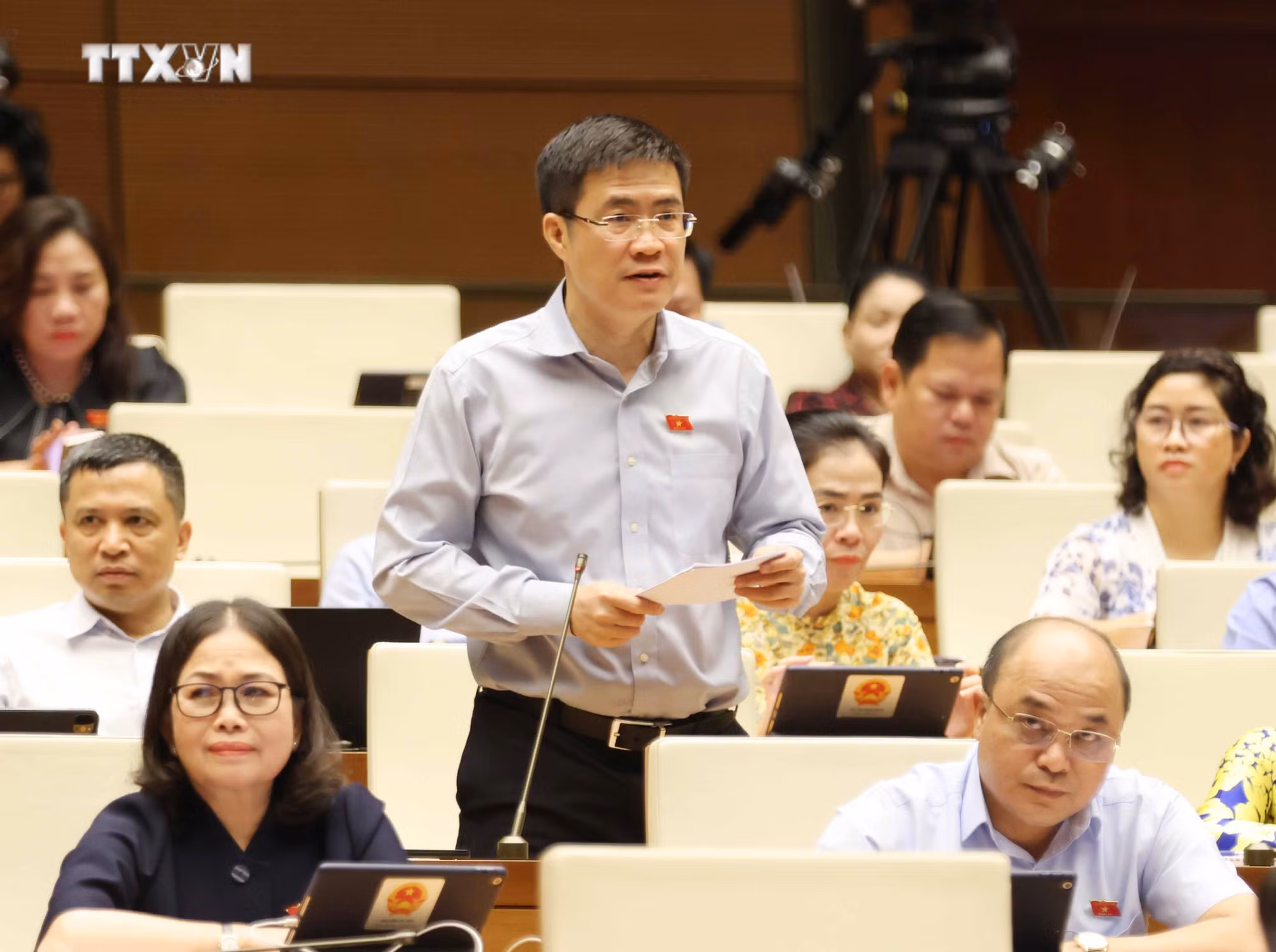 vna_potal_ky_hop_thu_7_quoc_hoi_khoa_xv_quoc_hoi_thao_luan_ve_chu_truong_dau_tu_chuong_trinh_muc_tieu_quoc_gia_ve_phat_trien_van_hoa_giai_doan_2025_-__7437965.jpg
