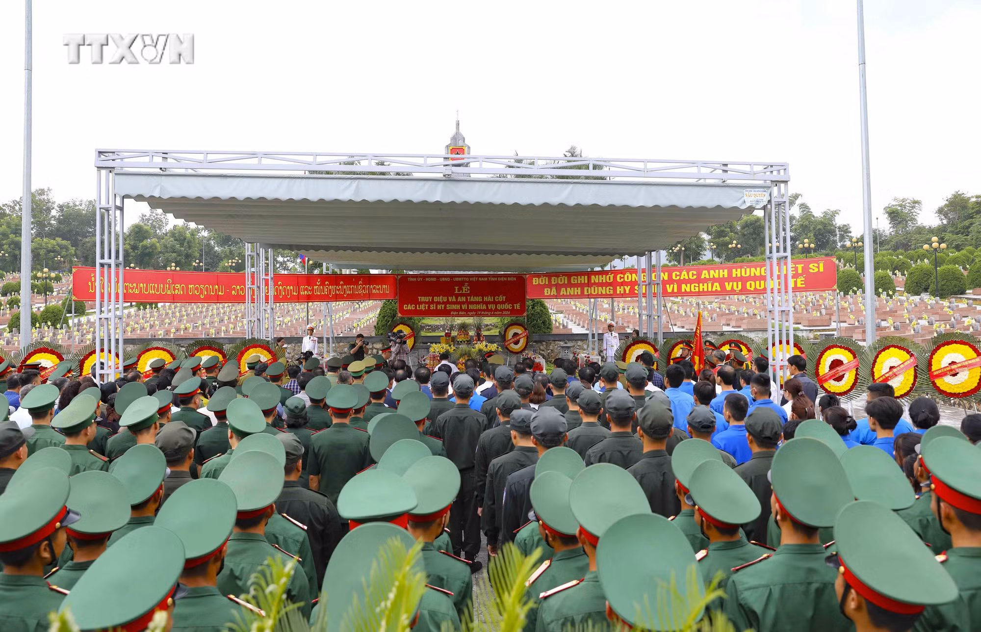 vna_potal_dien_bien_le_truy_dieu_va_an_tang_hai_cot_liet_sy_quan_tinh_nguyen_viet_nam_hy_sinh_tai_lao_7438102.jpg