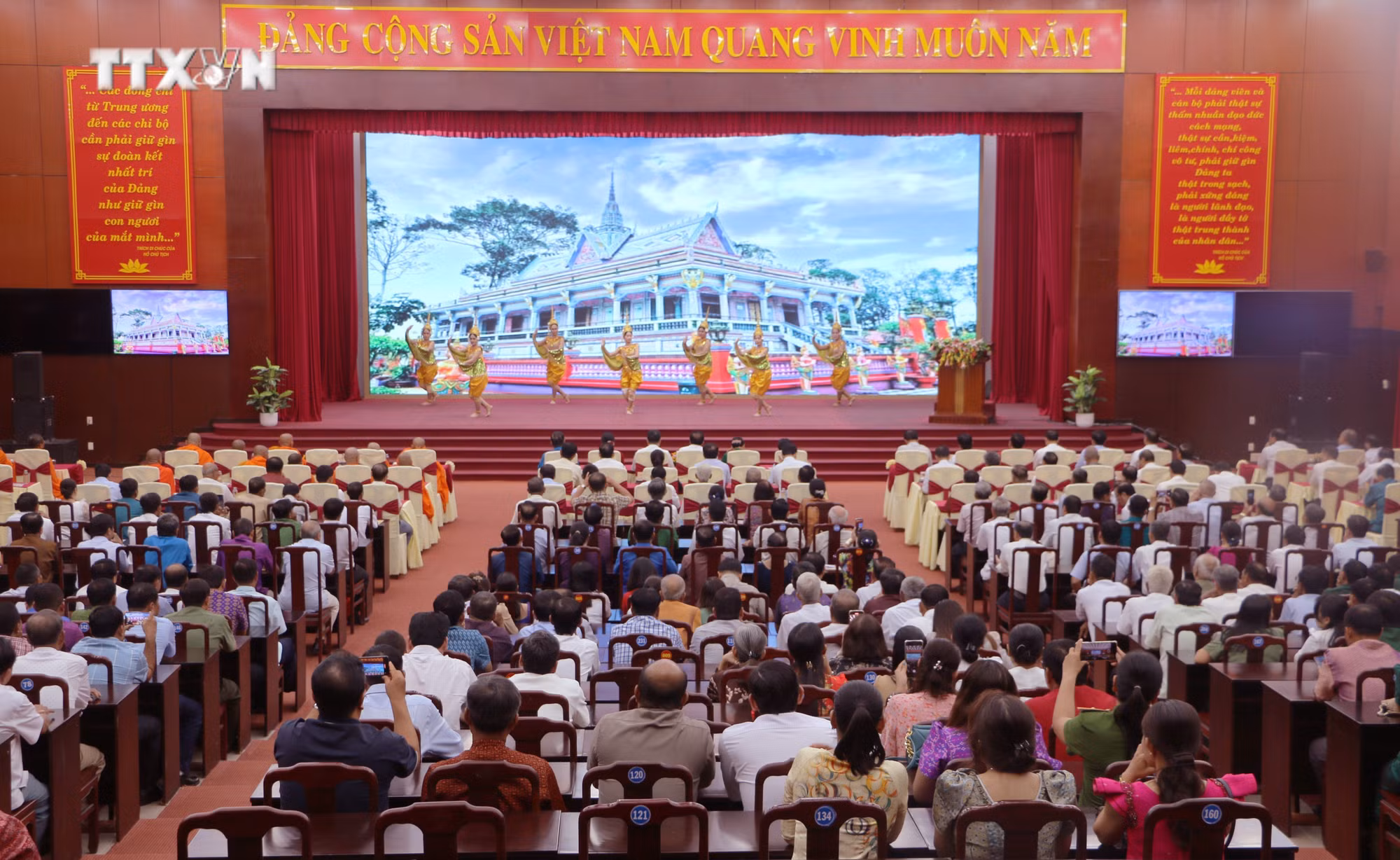 vna_potal_soc_trang_hop_mat_chuc_mung_tet_chol_chnam_thmay_nam_2024_7312788.jpg