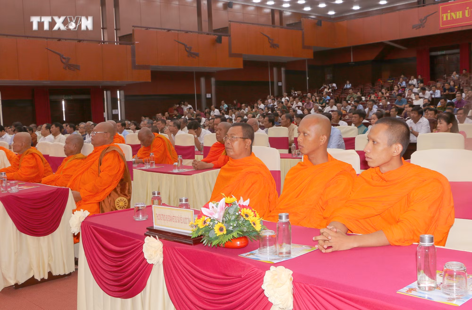 vna_potal_soc_trang_hop_mat_chuc_mung_tet_chol_chnam_thmay_nam_2024_7312787.jpg