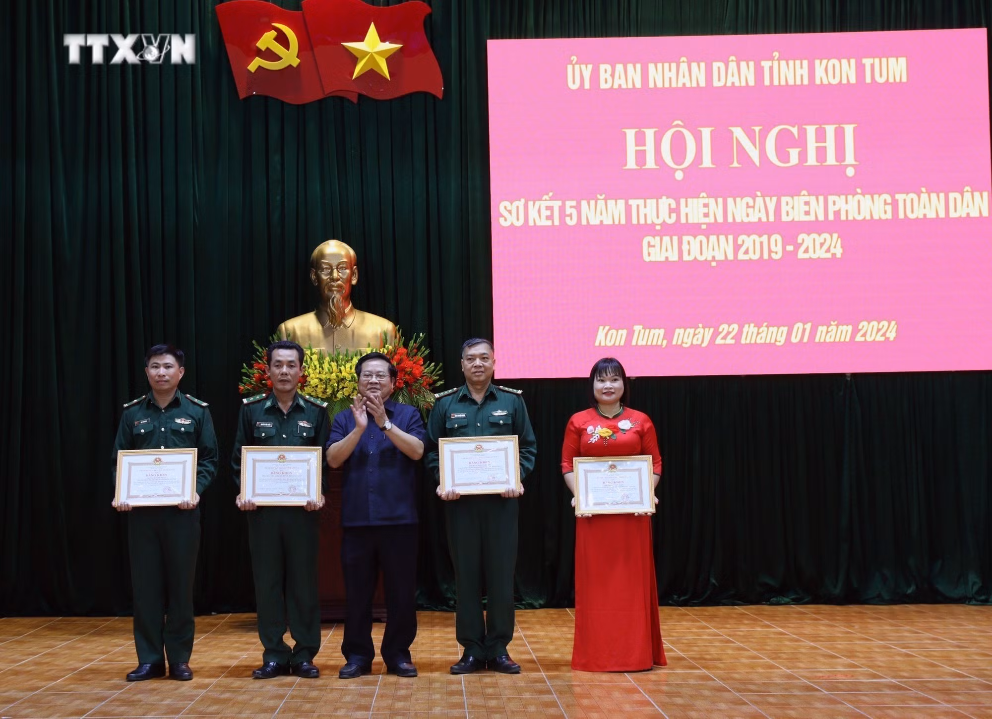 vna_potal_kon_tum_to_chuc_hoi_nghi_so_ket_5_nam_thuc_hien_ngay_hoi_bien_phong_toan_dan_7192437.jpg