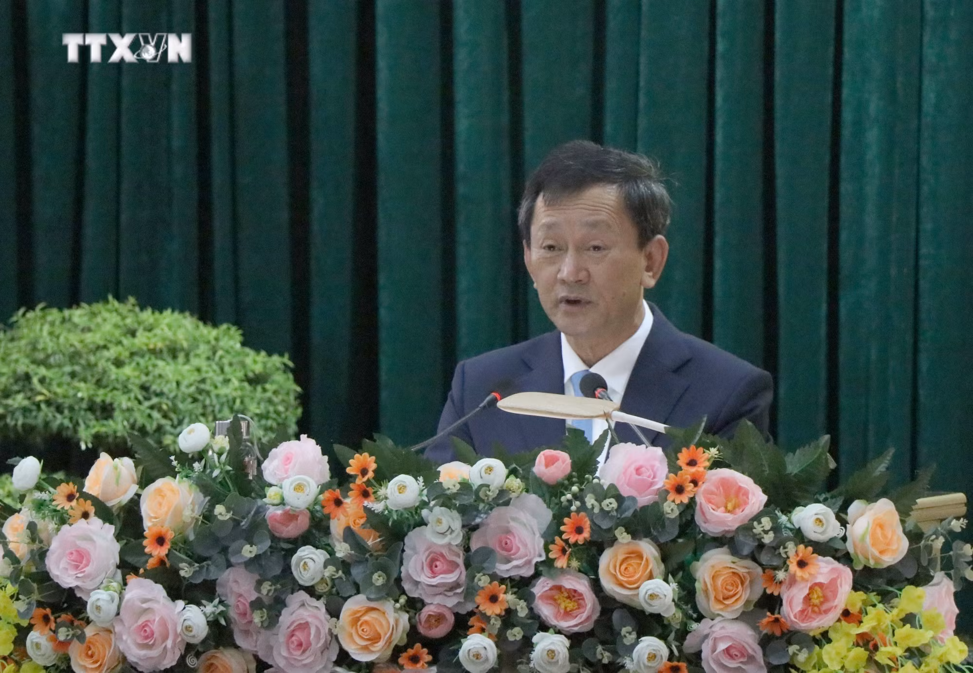 vna_potal_khai_mac_ky_hop_thu_8_hoi_dong_nhan_dan_tinh_kon_tum_khoa_xii_7737612.jpg