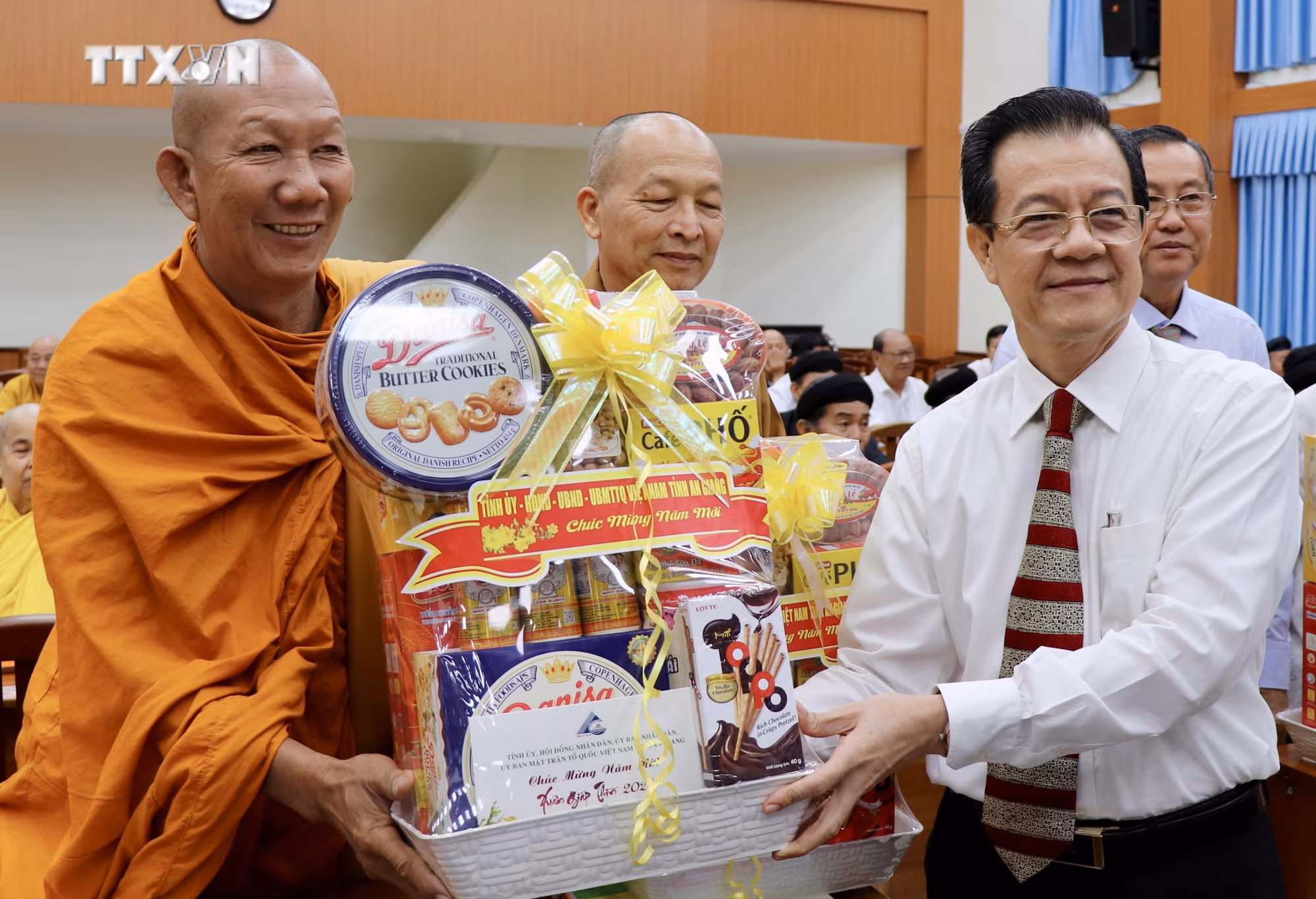 vna_potal_an_giang_hop_mat_dong_bao_dan_toc_ton_giao_mung_xuan_giap_thin_2024_7199290.jpeg