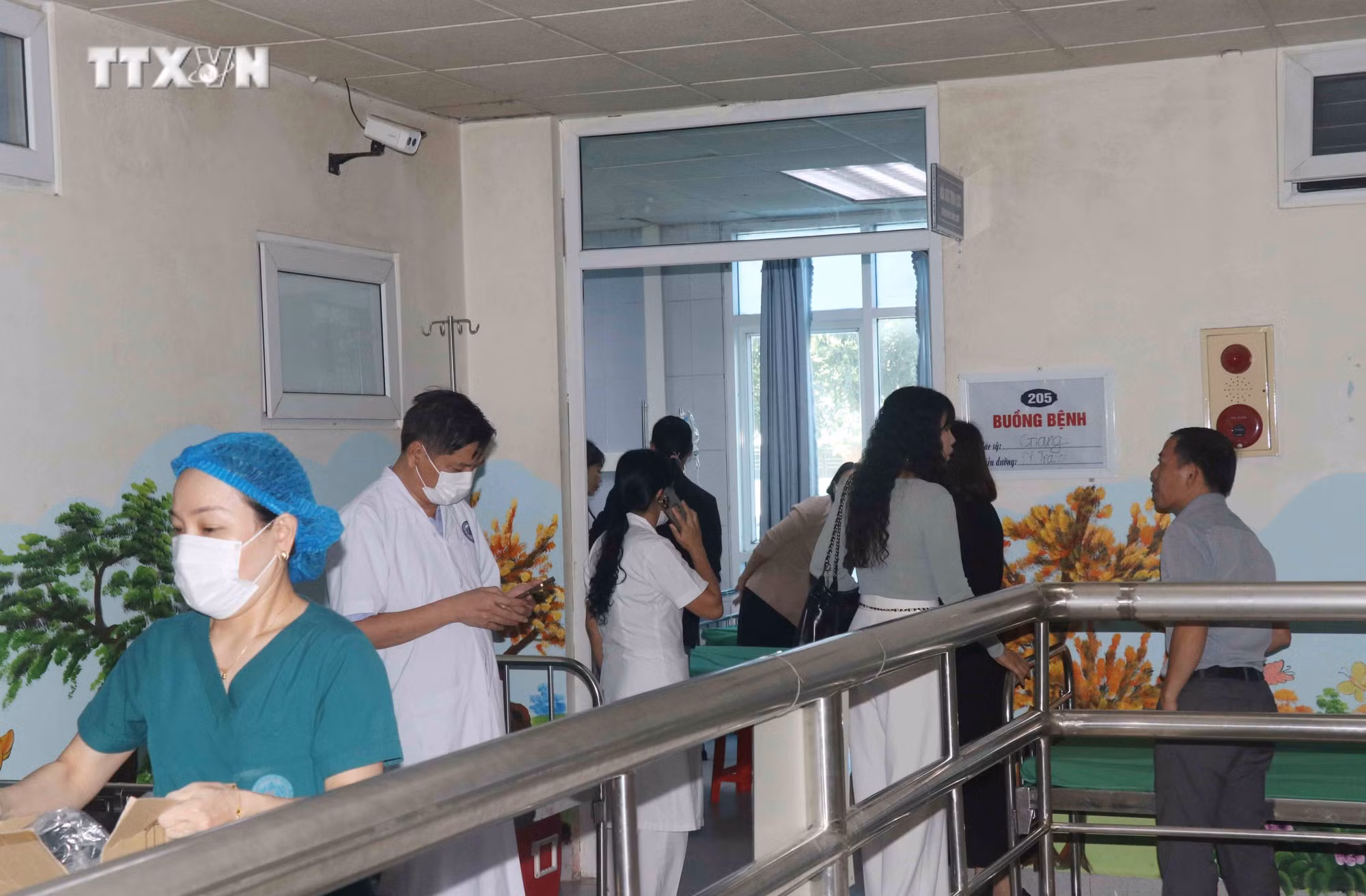 vna_potal_lai_chau_hang_chuc_tre_mam_non_o_tam_duong_phai_cap_cuu_nghi_do_an_nham_thuoc_diet_chuot_7687452.jpg