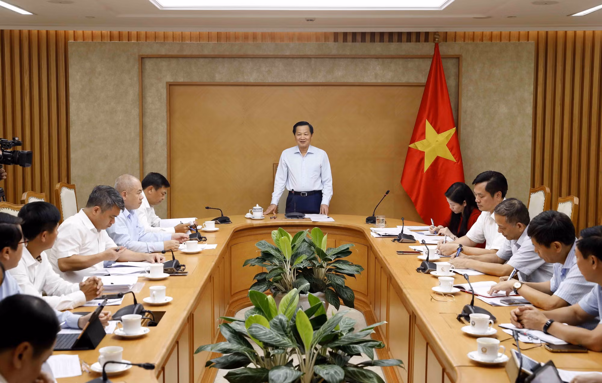 Phó Thủ tướng Lê Minh Khái phát biểu tại cuộc họp. Ảnh: An Đăng - TTXVN
