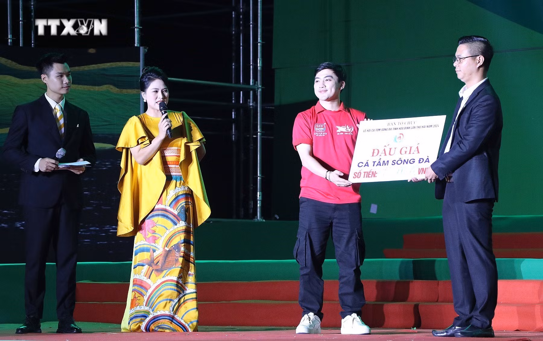 vna_potal_khai_mac_le_hoi_ca_tom_song_da_nam_2024_7712109.jpg