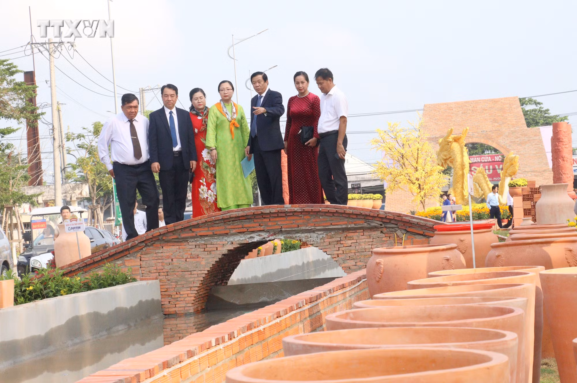 vna_potal_duong_gom_va_hoa_tinh_vinh_long_xac_lap_ky_luc_viet_nam_7210348.jpg