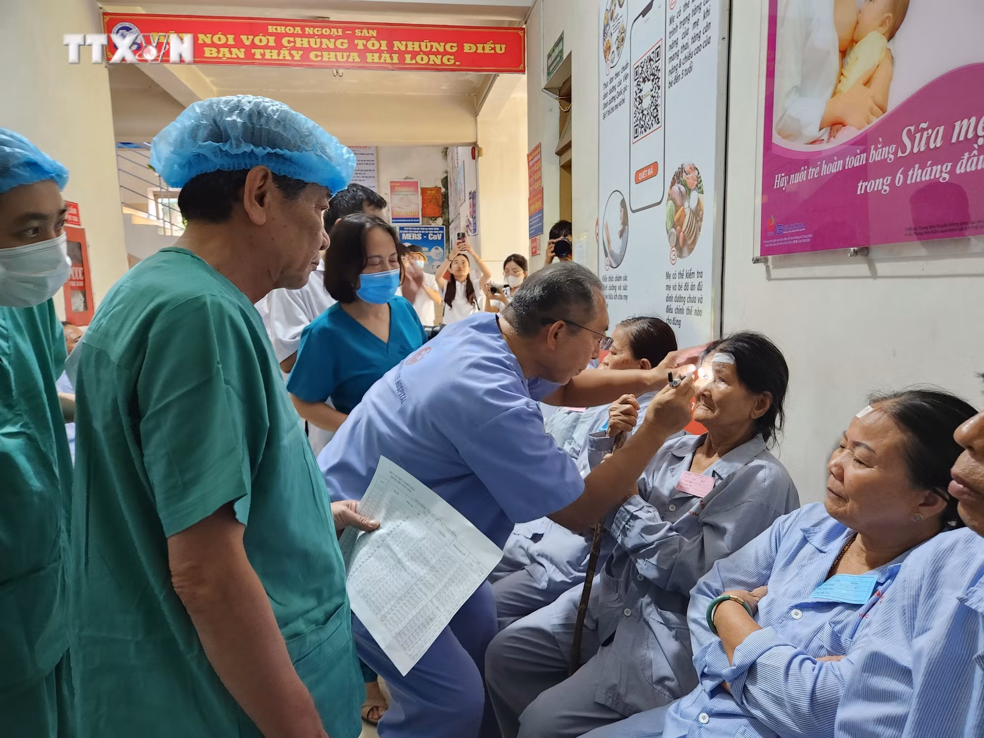 vna_potal_phau_thuat_duc_thuy_tinh_the_mien_phi_cho_nguoi_ngheo_vung_nui_cua_tinh_thua_thien_-_hue___7387519.jpeg