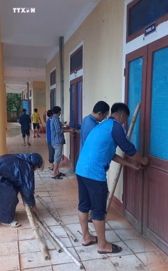 vna_potal_quang_tri_trien_khai_cac_giai_phap_ung_pho_voi__mua_lon_sat_lo_dat_7604586.jpg