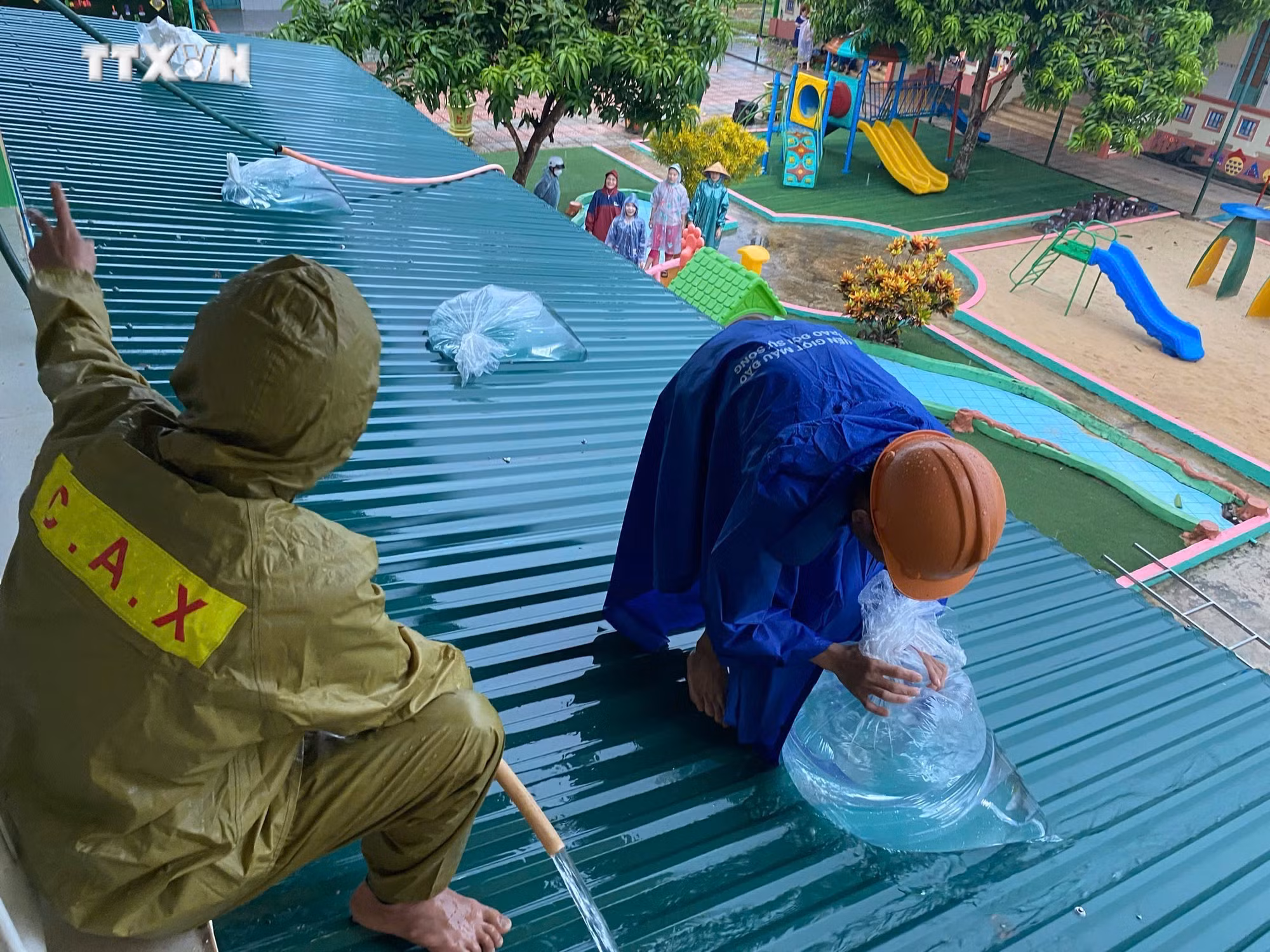 vna_potal_quang_tri_trien_khai_cac_giai_phap_ung_pho_voi__mua_lon_sat_lo_dat_7604583.jpg