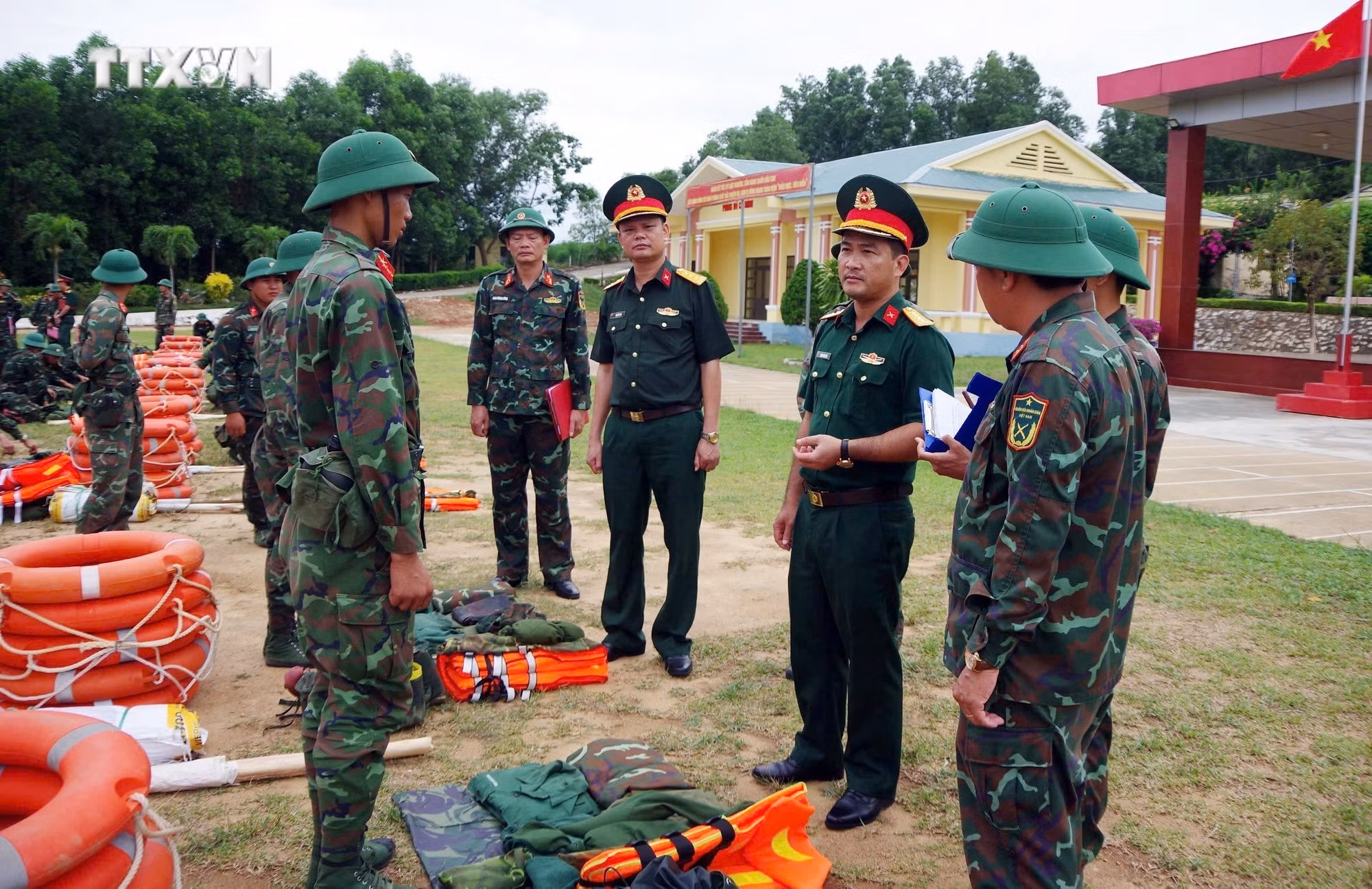 vna_potal_luc_luong_vu_trang_tinh_quang_binh_san_sang_ung_pho_voi_bao_so_4_7604469.jpg