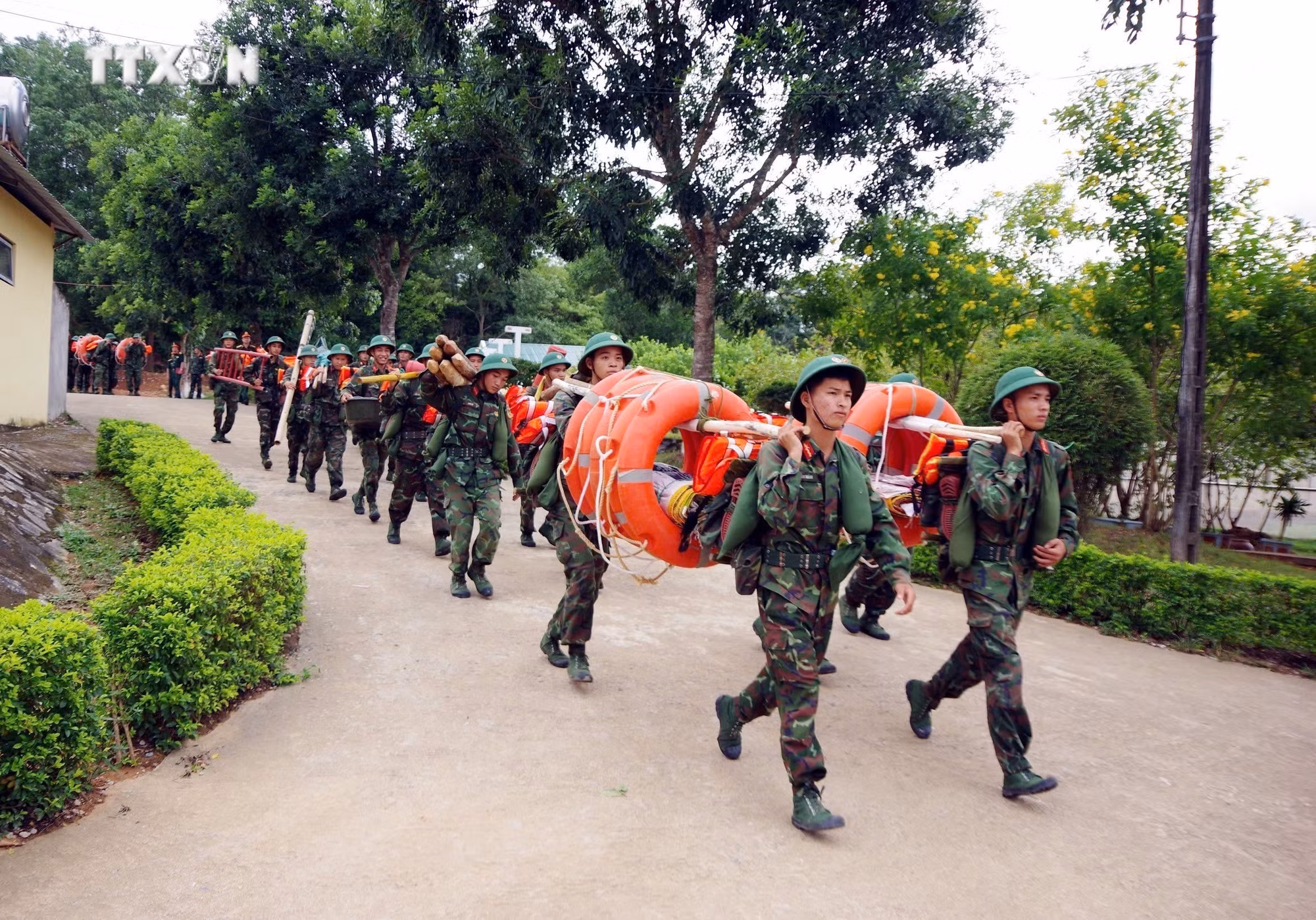vna_potal_luc_luong_vu_trang_tinh_quang_binh_san_sang_ung_pho_voi_bao_so_4_7604470.jpg