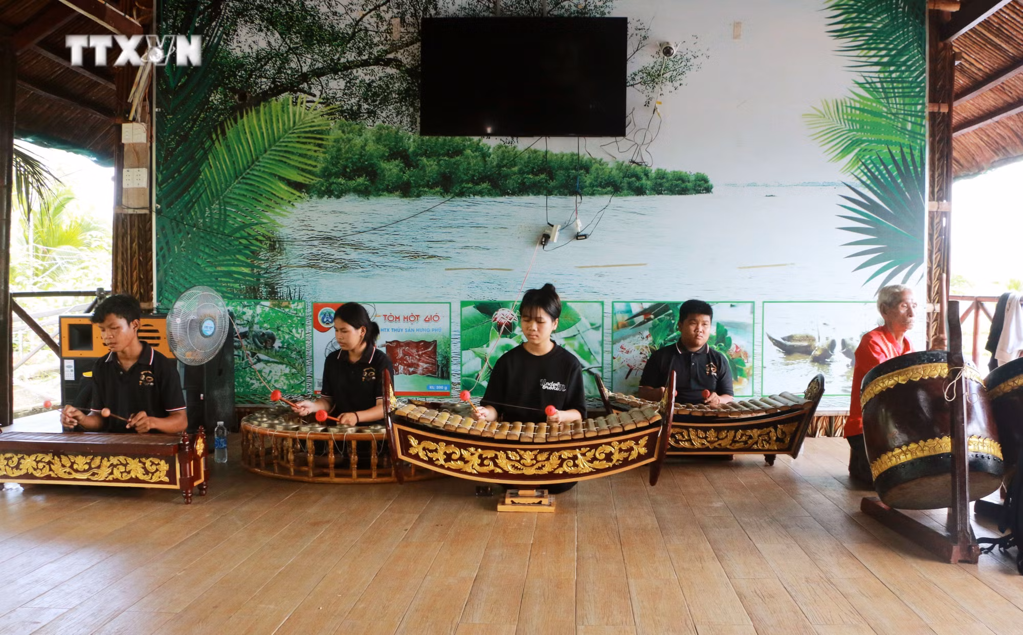 vna_potal_tiem_nang_phat_trien_du_lich_cong_dong_nghi_duong_cu_lao_dung_soc_trang_7639282.jpg