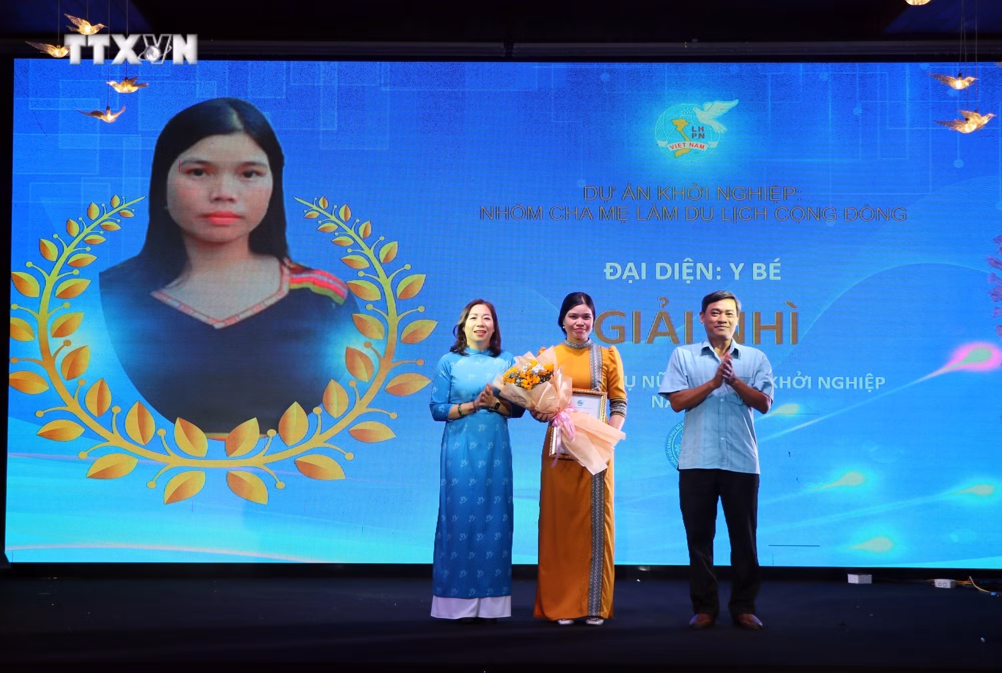 vna_potal_kon_tum_trao_giai_cuoc_thi_phu_nu_khoi_nghiep_nam_2024_7639447.jpg
